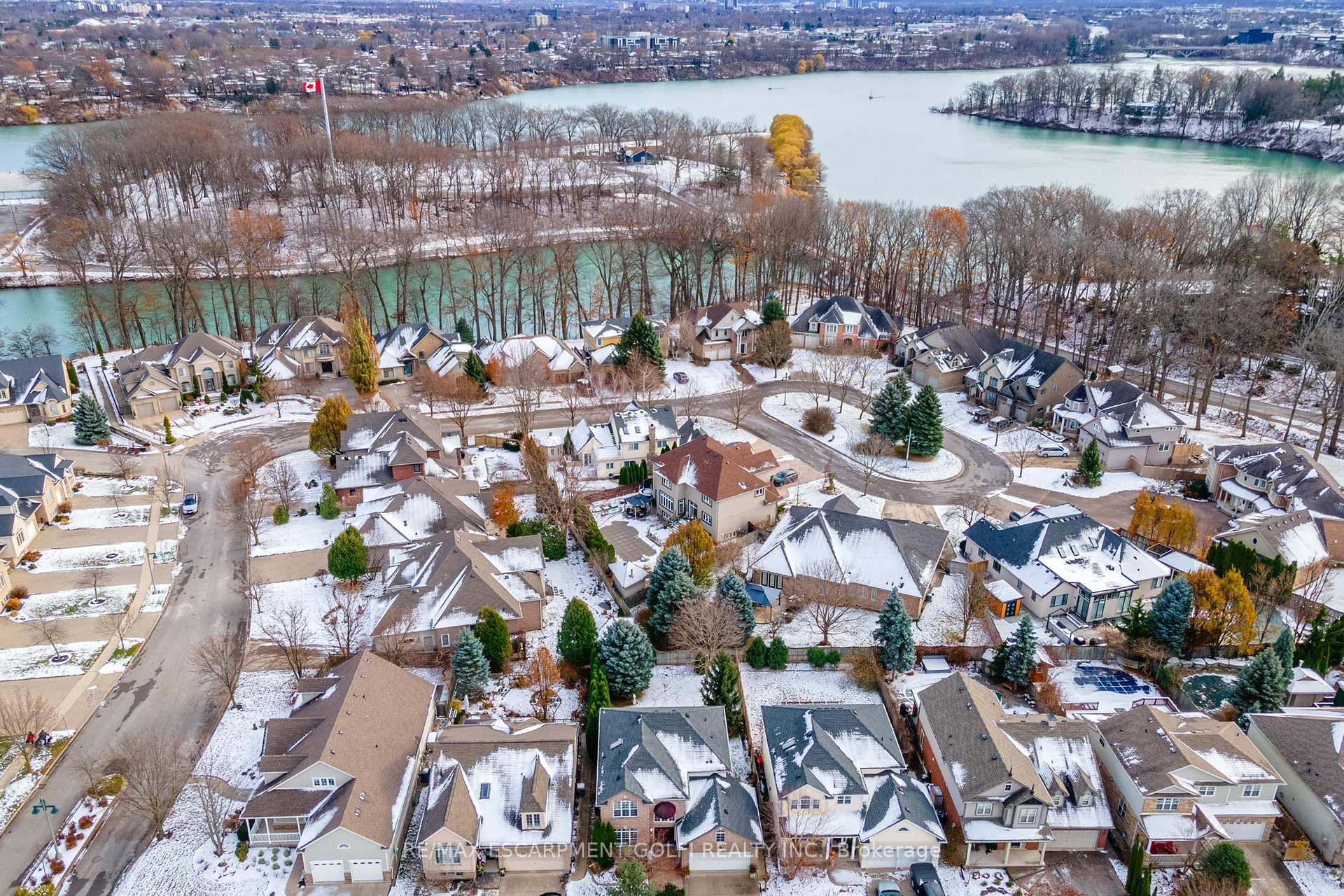 Photo 39 of 41 Oarsman Crescent, St. Catharines, Martindale Pond — HOMEH