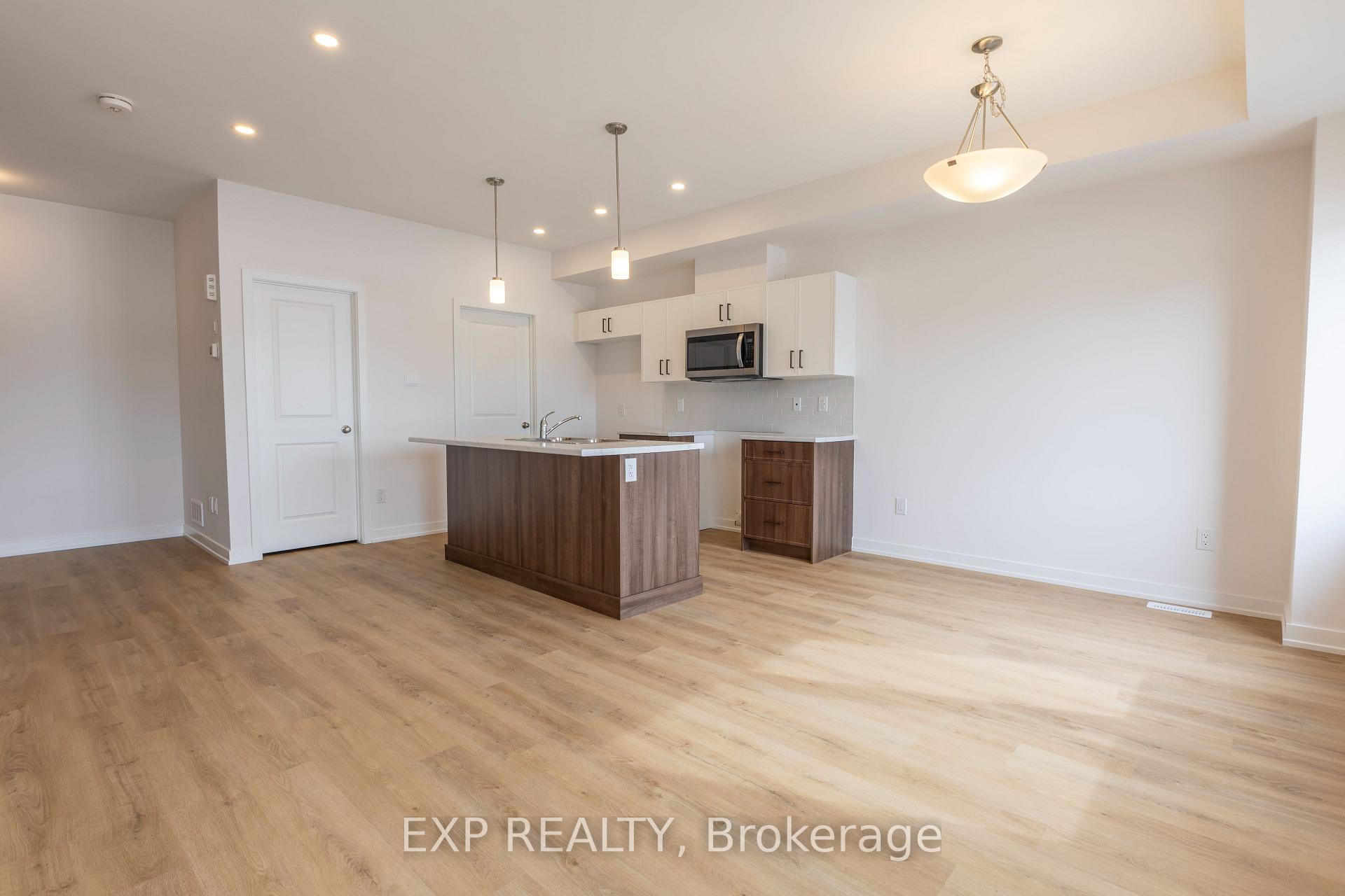 Photo 5 of 1204 Cope Drive, Ottawa, Stittsville (South) — HOMEH