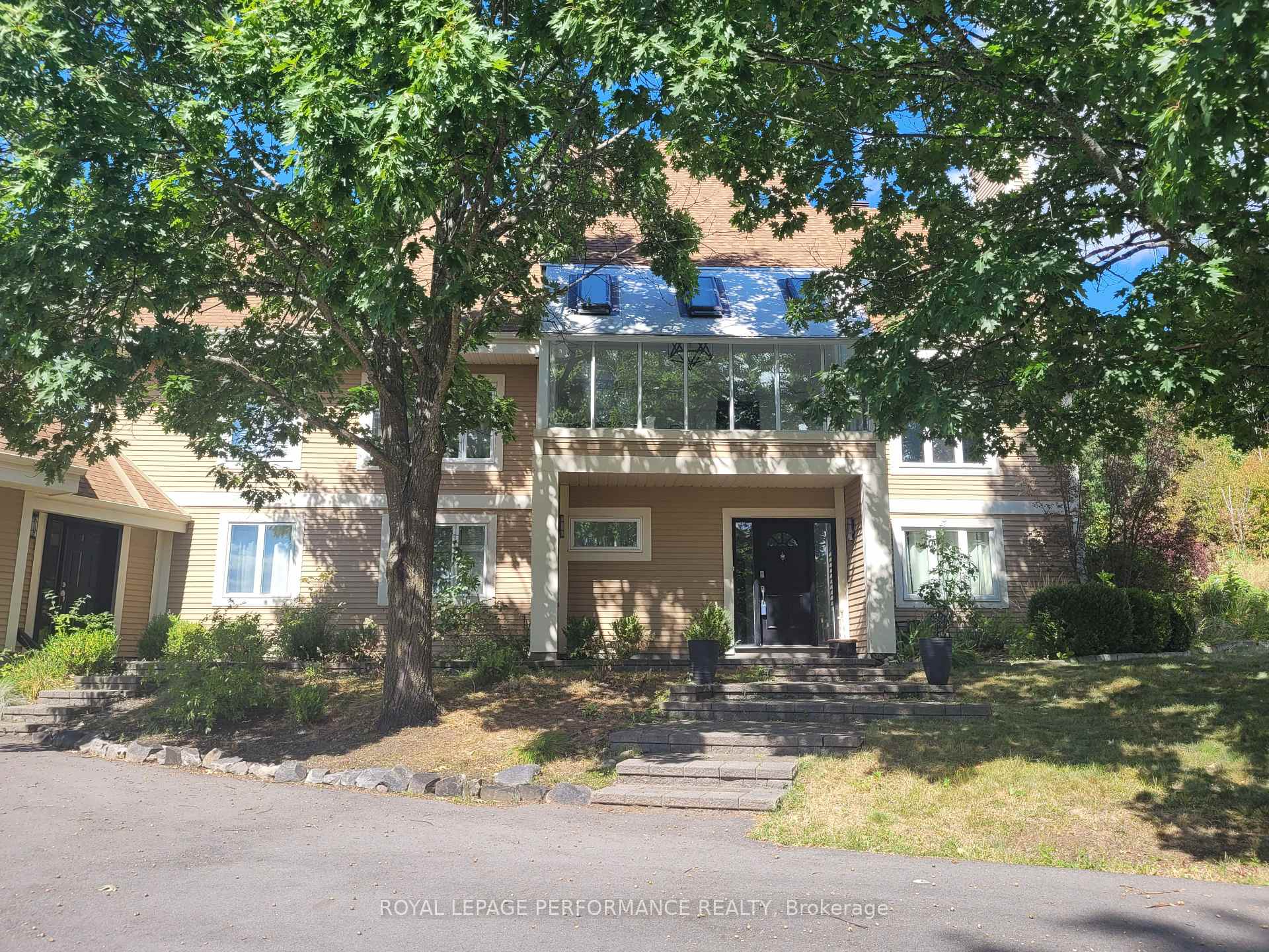 Photo 2 of 136B Glenncastle Drive, Ottawa, Carp — HOMEH