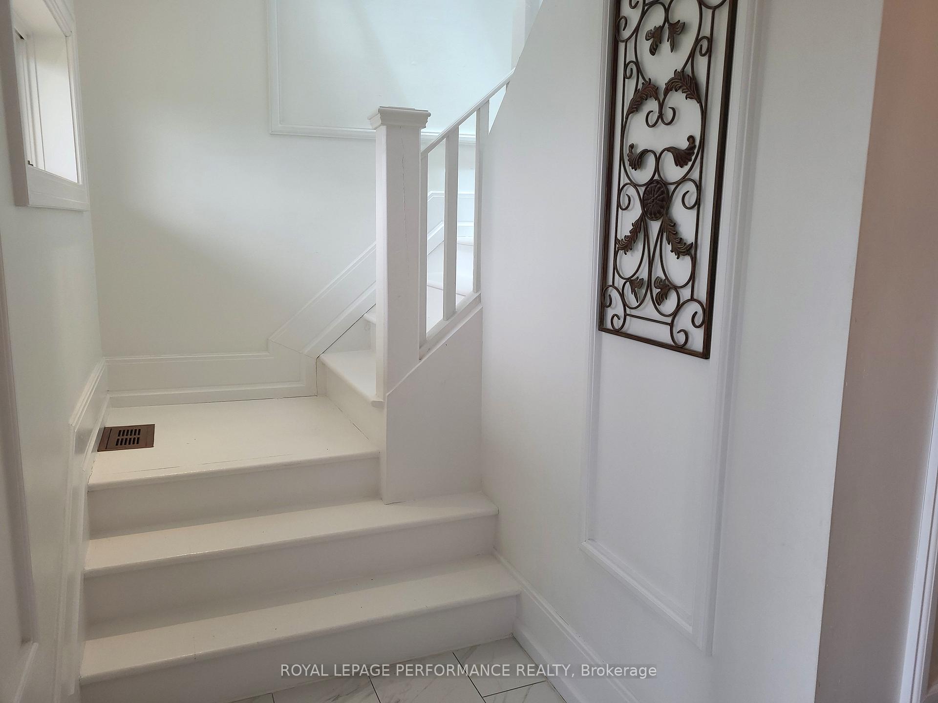 Photo 4 of 136B Glenncastle Drive, Ottawa, Carp — HOMEH