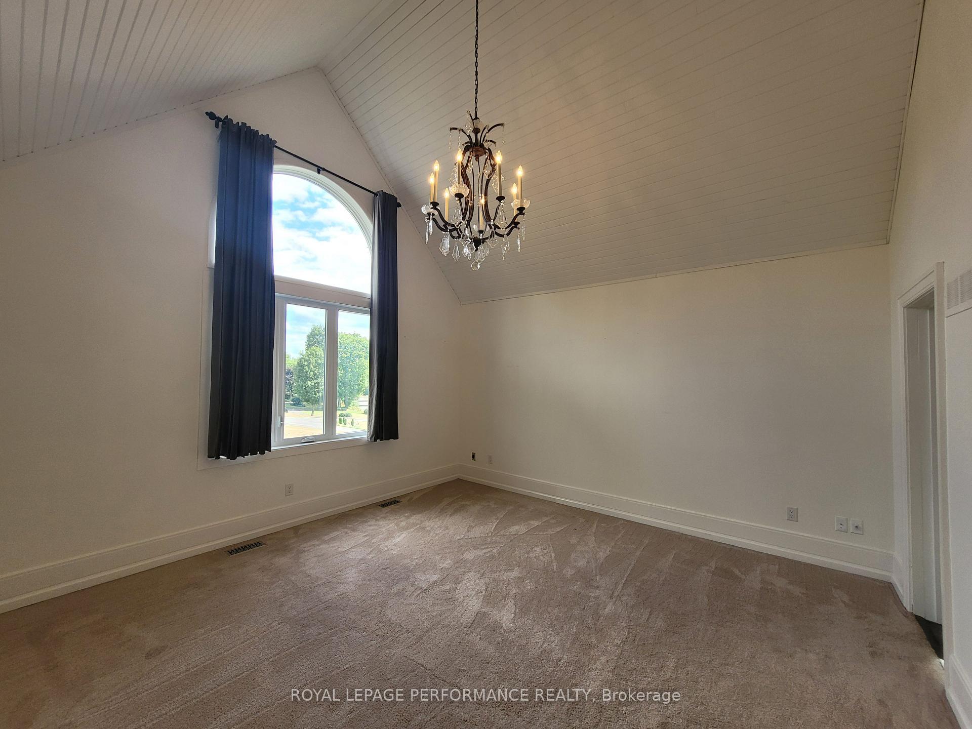 Photo 9 of 136B Glenncastle Drive, Ottawa, Carp — HOMEH