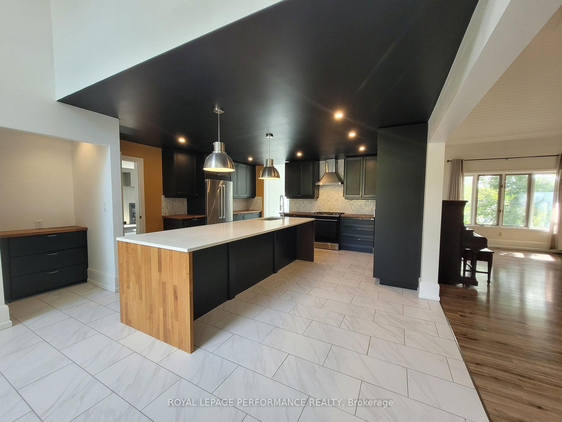 Photo 10 of 136B Glenncastle Drive, Ottawa, Carp — HOMEH