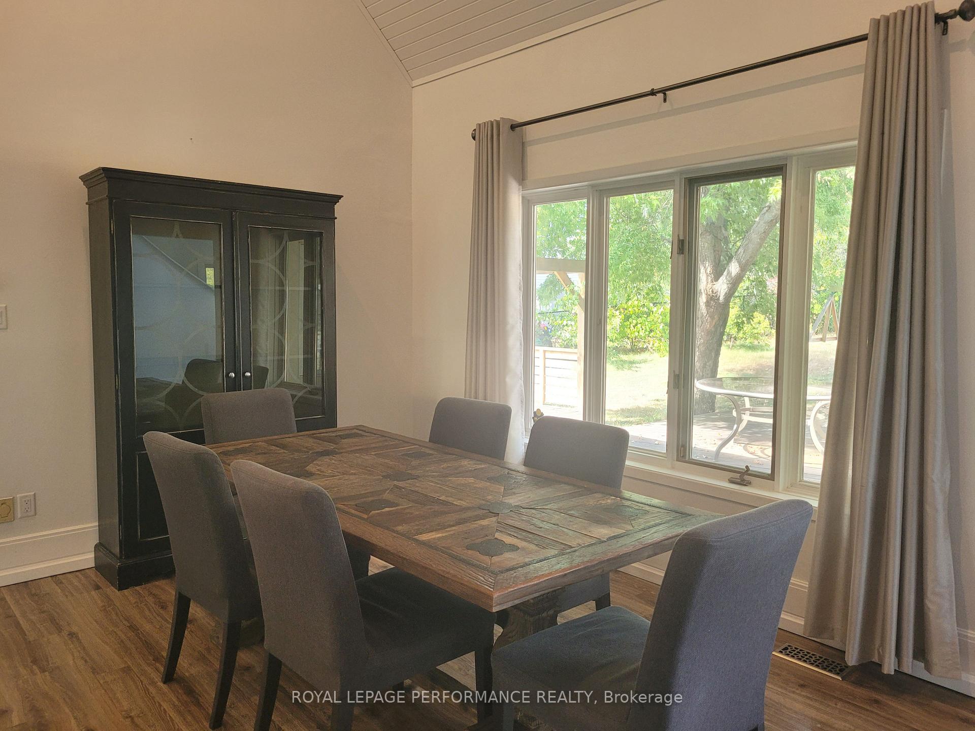 Photo 12 of 136B Glenncastle Drive, Ottawa, Carp — HOMEH