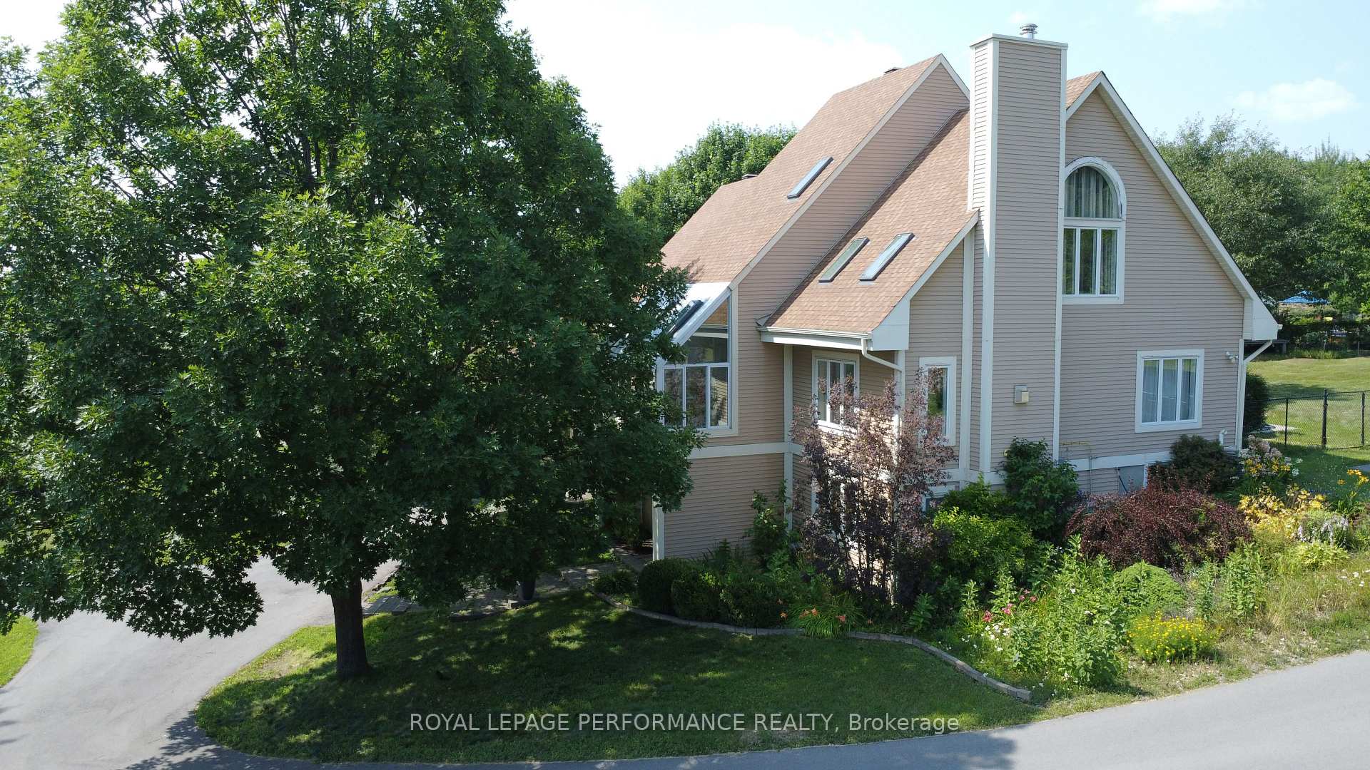 Photo 31 of 136B Glenncastle Drive, Ottawa, Carp — HOMEH
