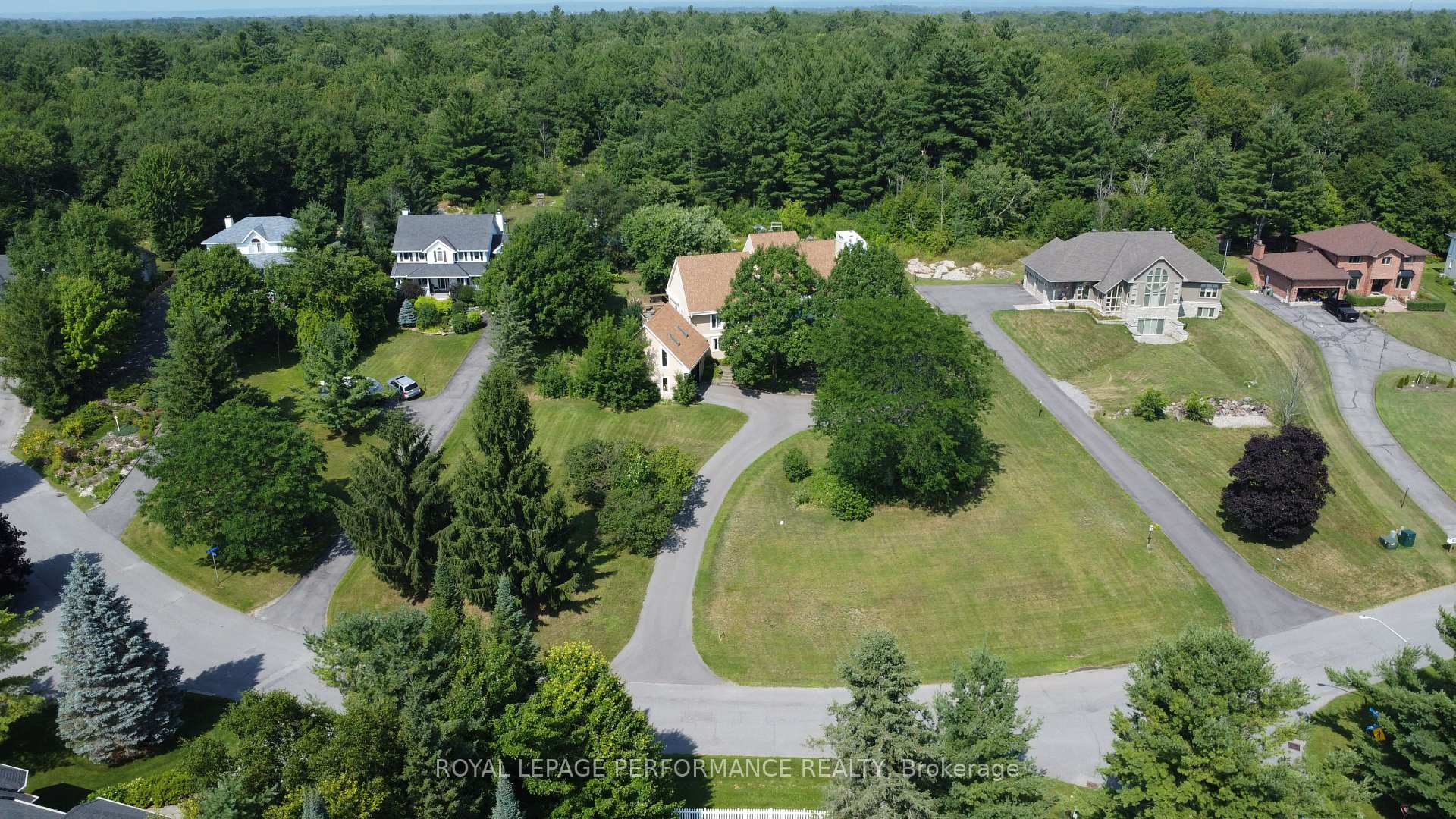 Photo 37 of 136B Glenncastle Drive, Ottawa, Carp — HOMEH