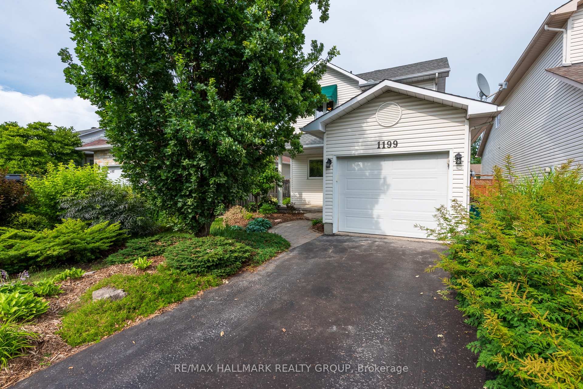 Photo 4 of 1199 Whiterock Street, Ottawa, Carson Grove — HOMEH