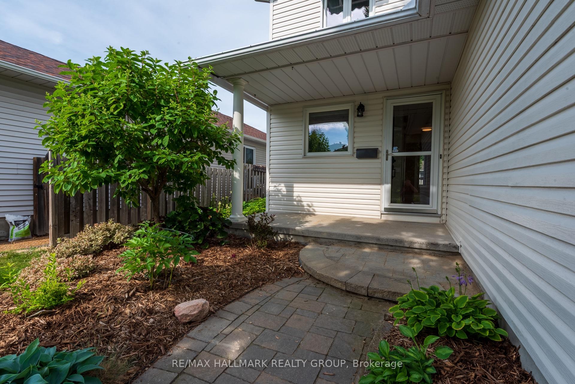 Photo 2 of 1199 Whiterock Street, Ottawa, Carson Grove — HOMEH