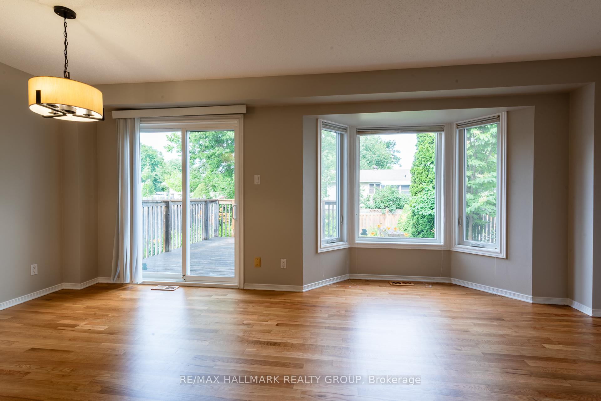 Photo 9 of 1199 Whiterock Street, Ottawa, Carson Grove — HOMEH