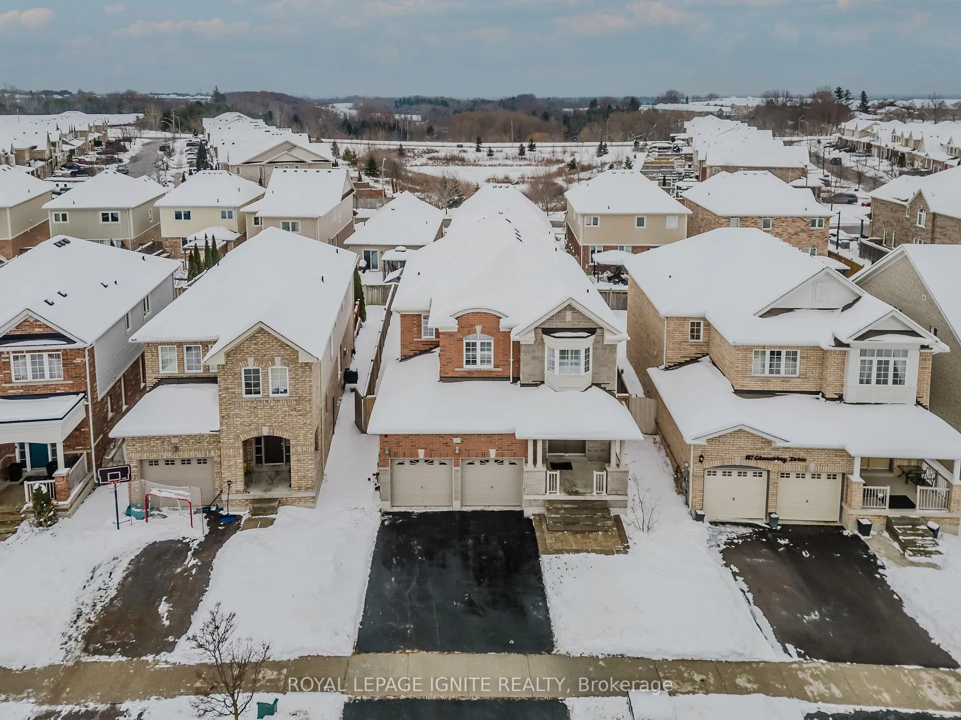 Photo 3 of 189 Glenabbey Drive, Clarington, Courtice — HOMEH