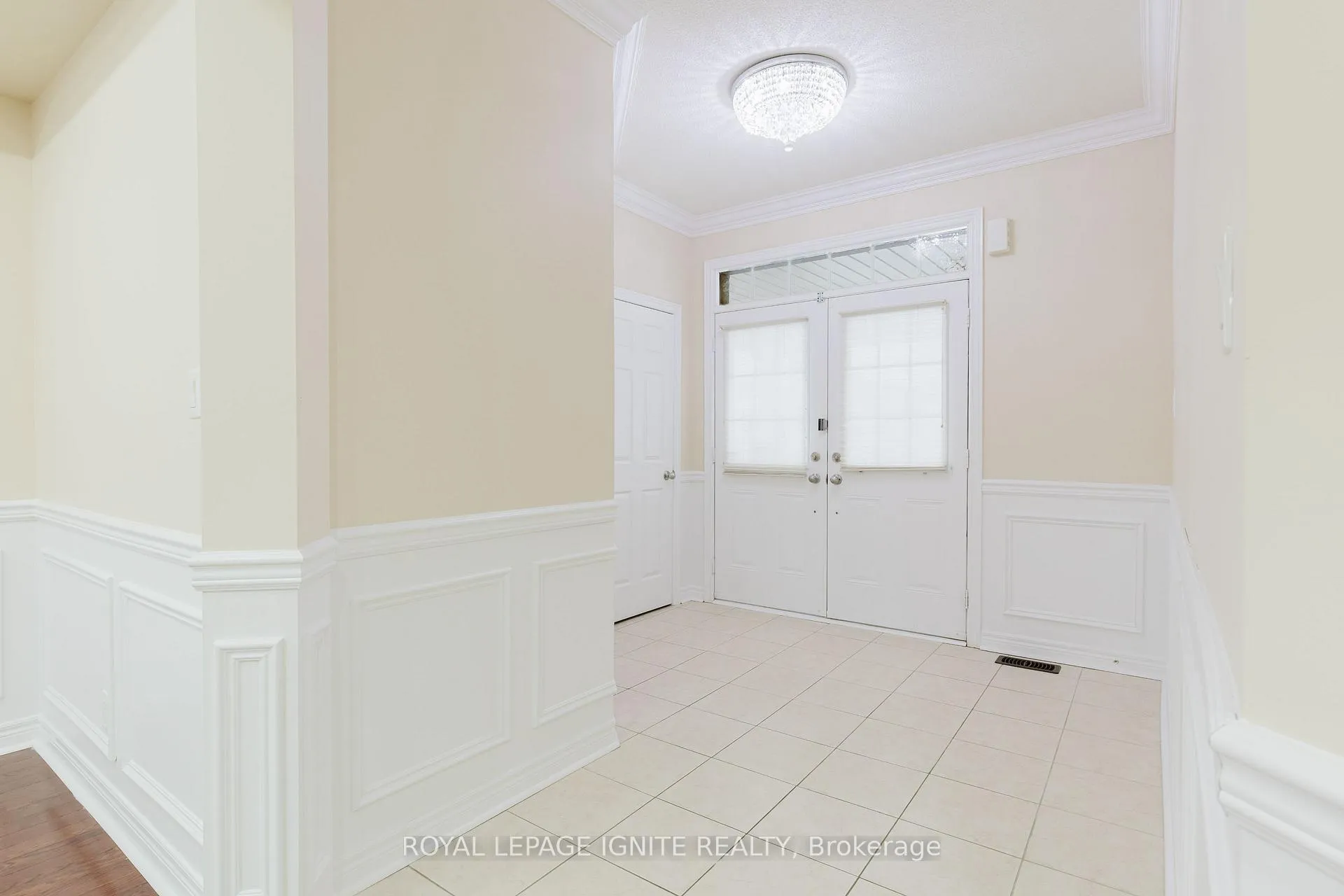 Photo 4 of 189 Glenabbey Drive, Clarington, Courtice — HOMEH