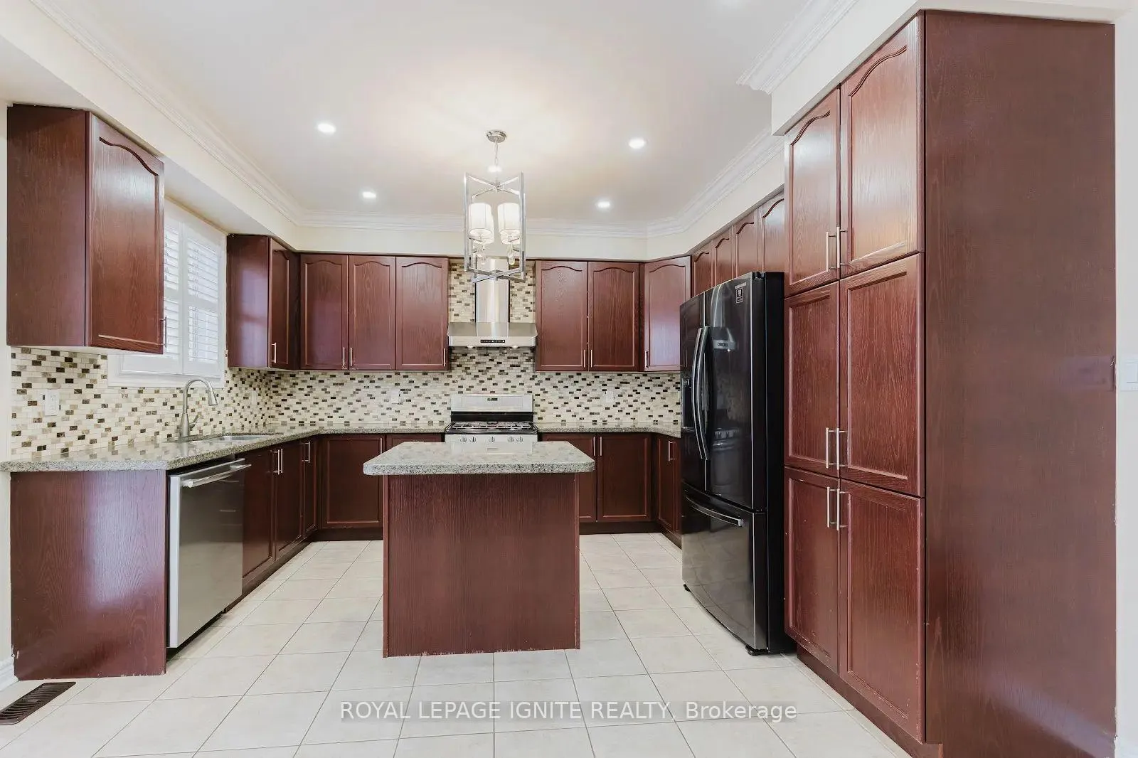 Photo 12 of 189 Glenabbey Drive, Clarington, Courtice — HOMEH