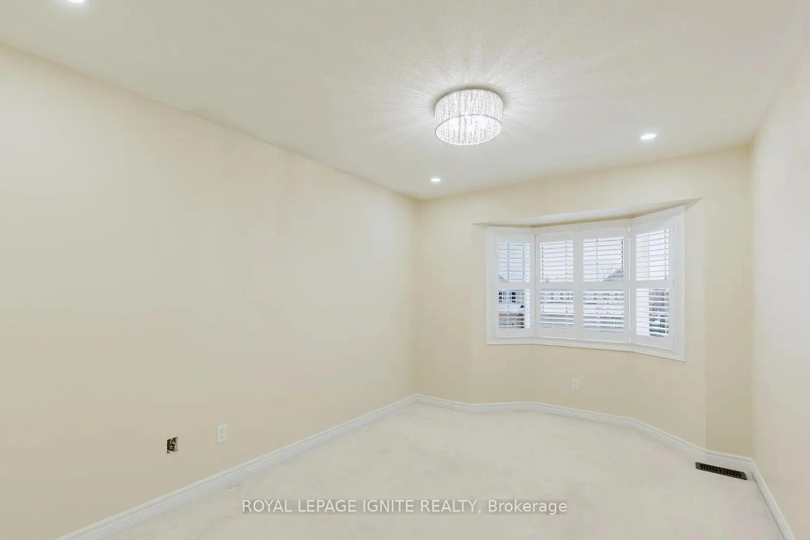 Photo 16 of 189 Glenabbey Drive, Clarington, Courtice — HOMEH