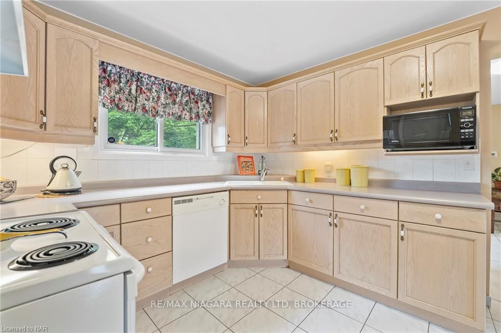 Photo 12 of 505 Vine Street, St. Catharines, Vine/Linwell — HOMEH