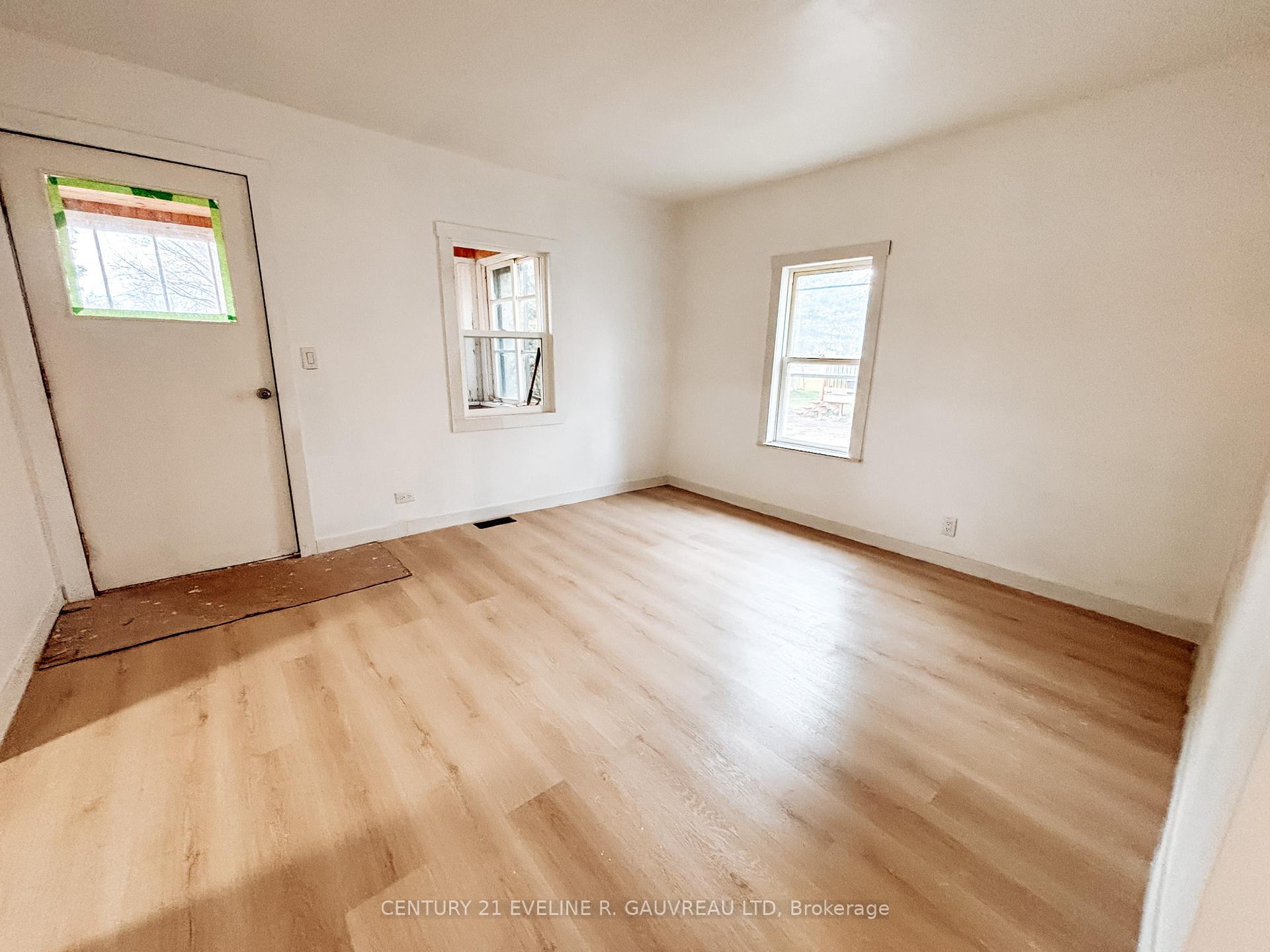 Photo 5 of 52A Seventh Avenue, Englehart — HOMEH