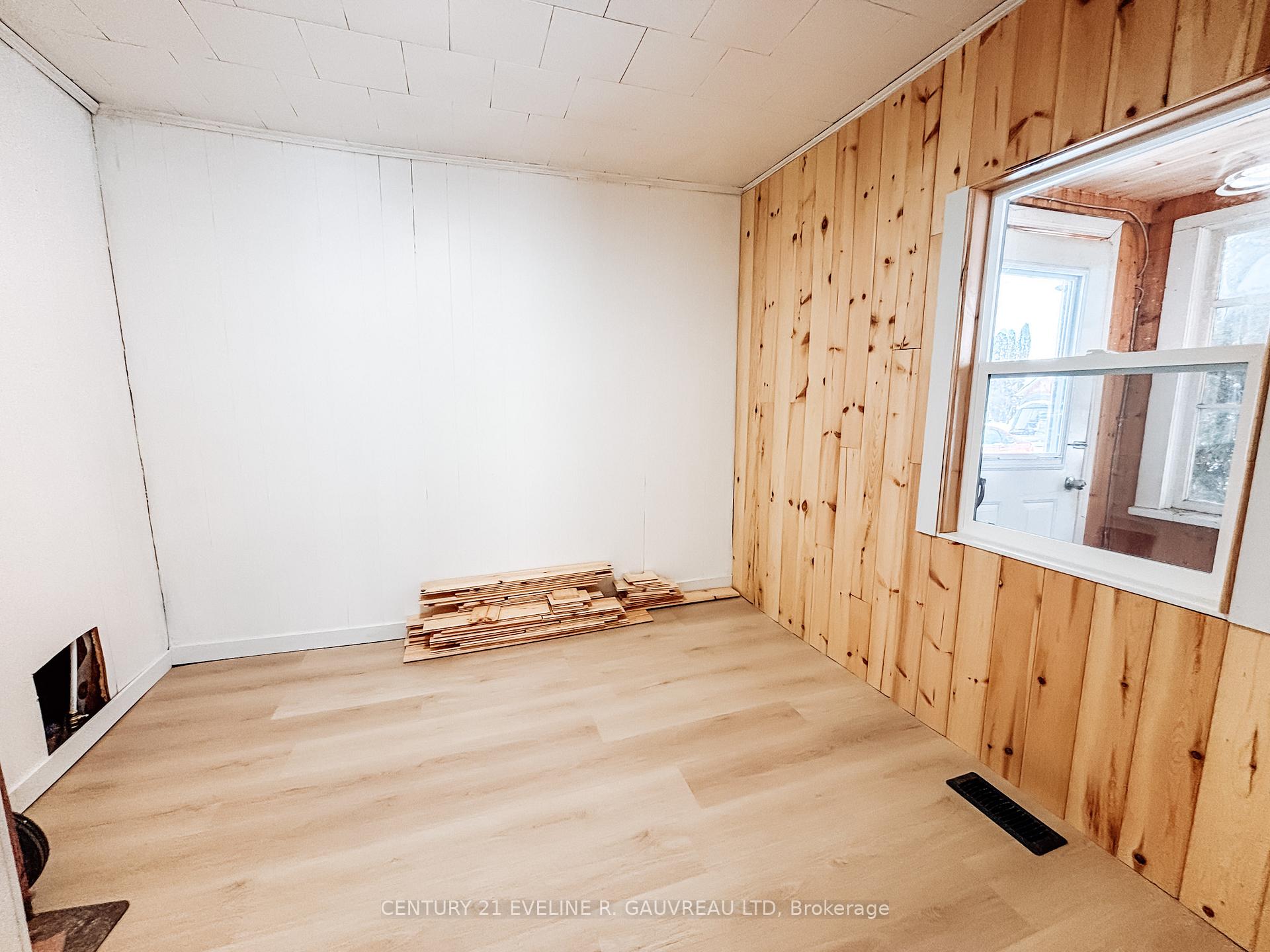 Photo 10 of 52A Seventh Avenue, Englehart — HOMEH