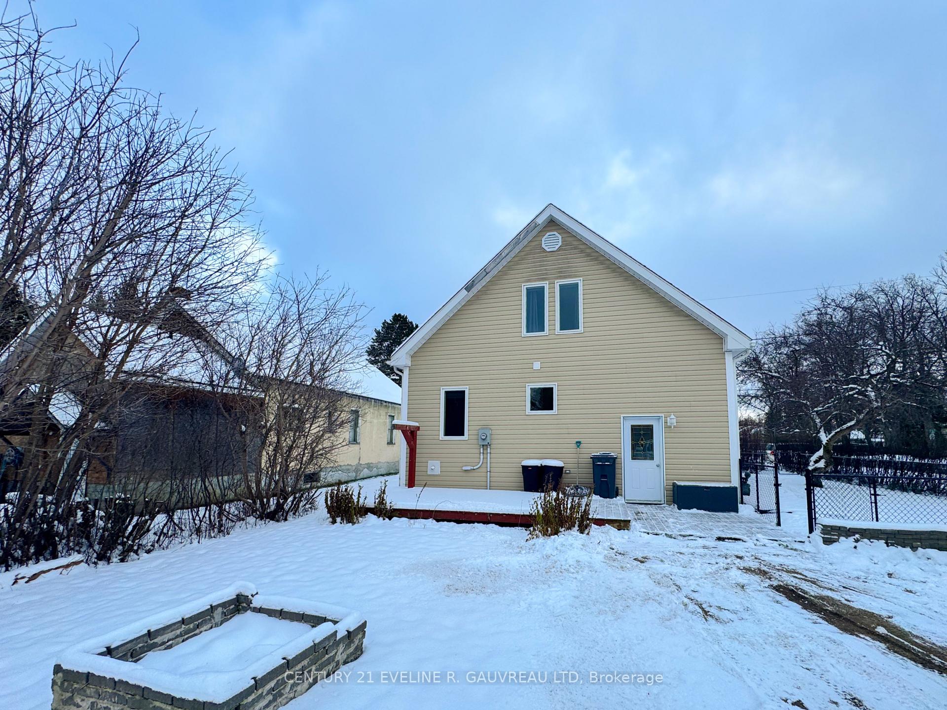 Photo 3 of 39 Sixth Avenue, Englehart — HOMEH