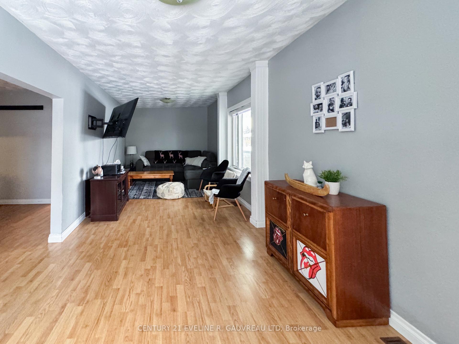 Photo 4 of 39 Sixth Avenue, Englehart — HOMEH