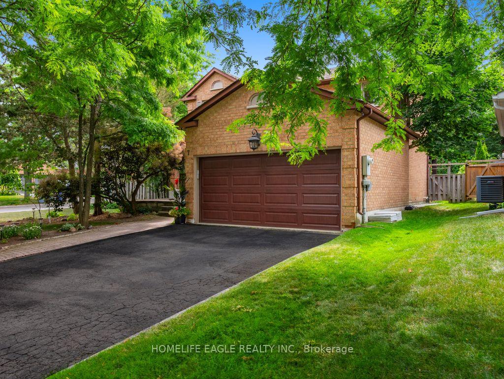 Photo 1 of 7 Moffat Crescent, Aurora, Aurora Heights — HOMEH