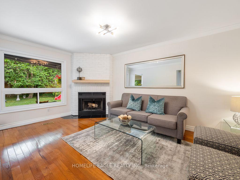 Photo 3 of 7 Moffat Crescent, Aurora, Aurora Heights — HOMEH