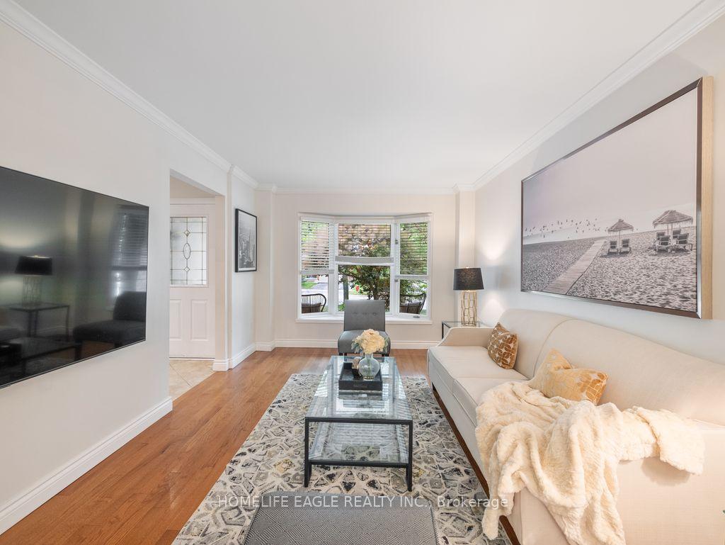 Photo 5 of 7 Moffat Crescent, Aurora, Aurora Heights — HOMEH