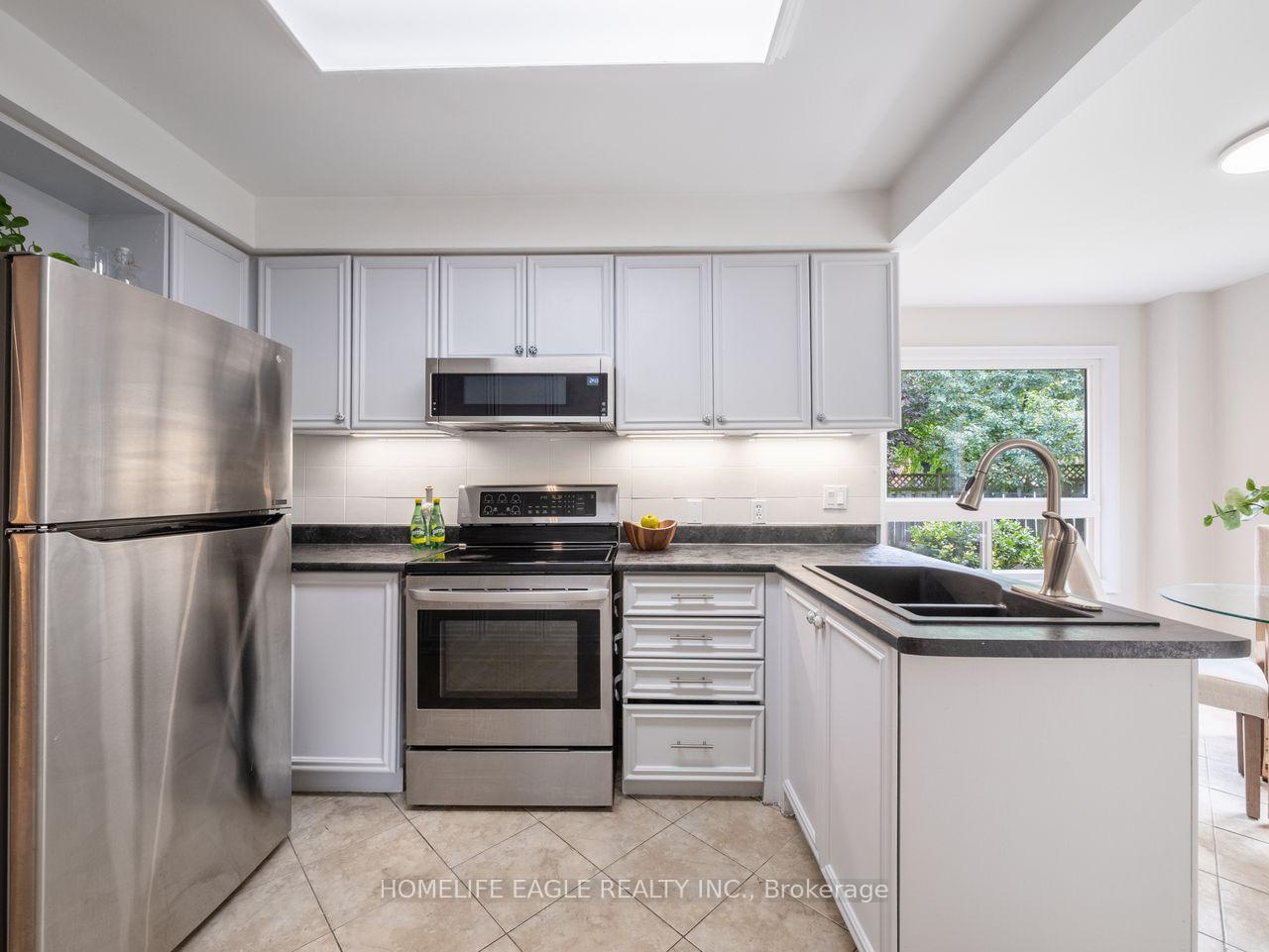 Photo 8 of 7 Moffat Crescent, Aurora, Aurora Heights — HOMEH