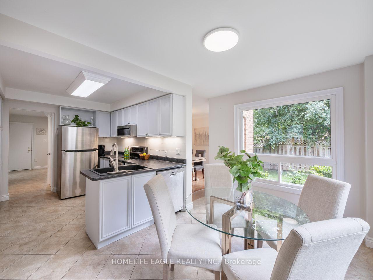 Photo 9 of 7 Moffat Crescent, Aurora, Aurora Heights — HOMEH