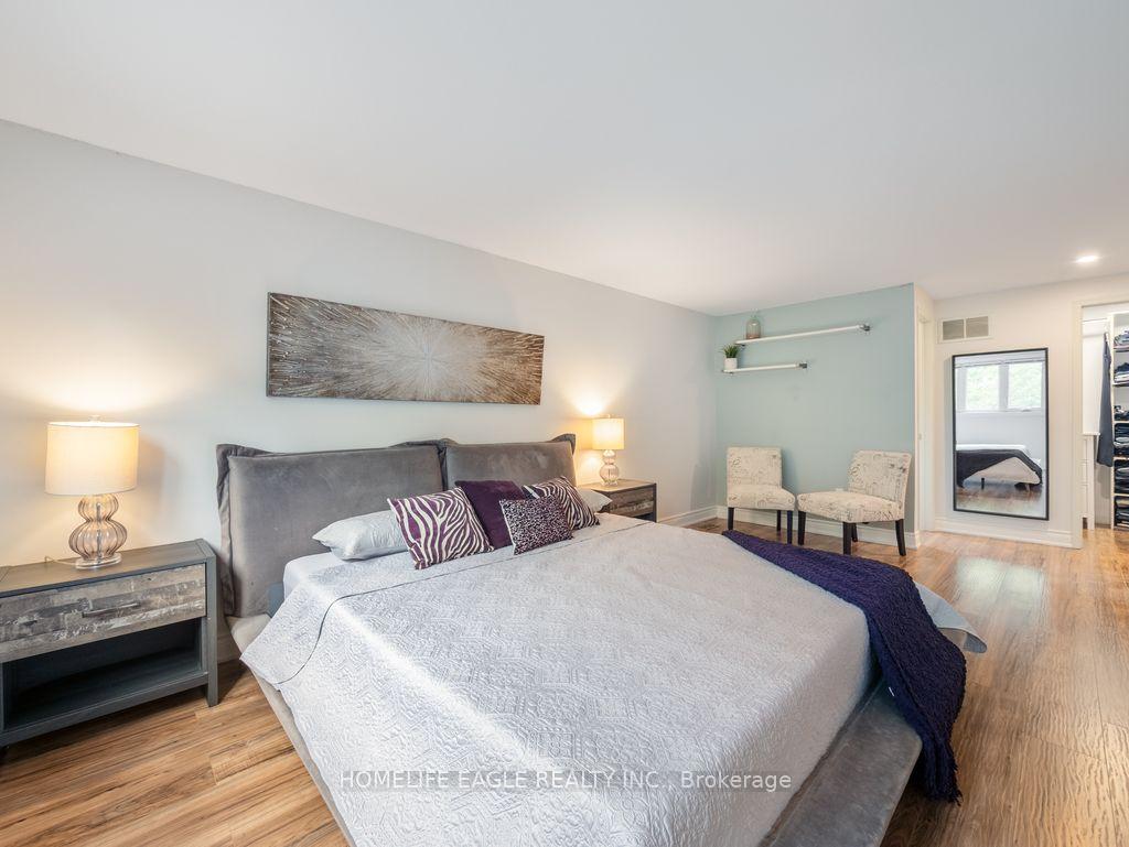 Photo 10 of 7 Moffat Crescent, Aurora, Aurora Heights — HOMEH