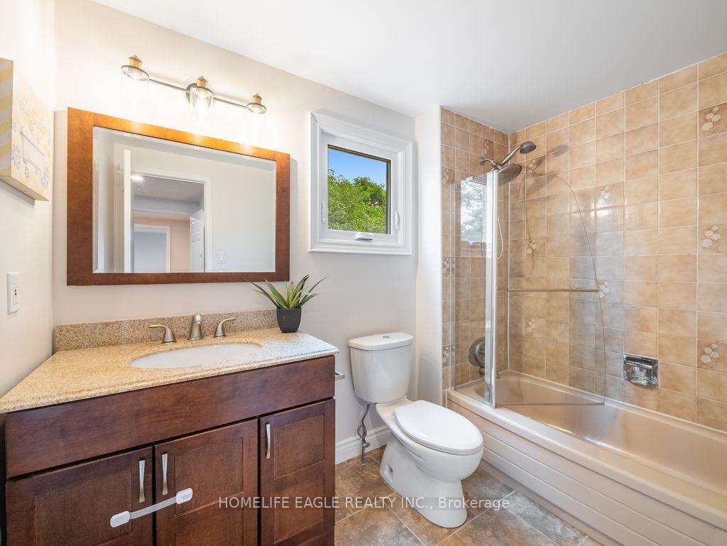 Photo 11 of 7 Moffat Crescent, Aurora, Aurora Heights — HOMEH