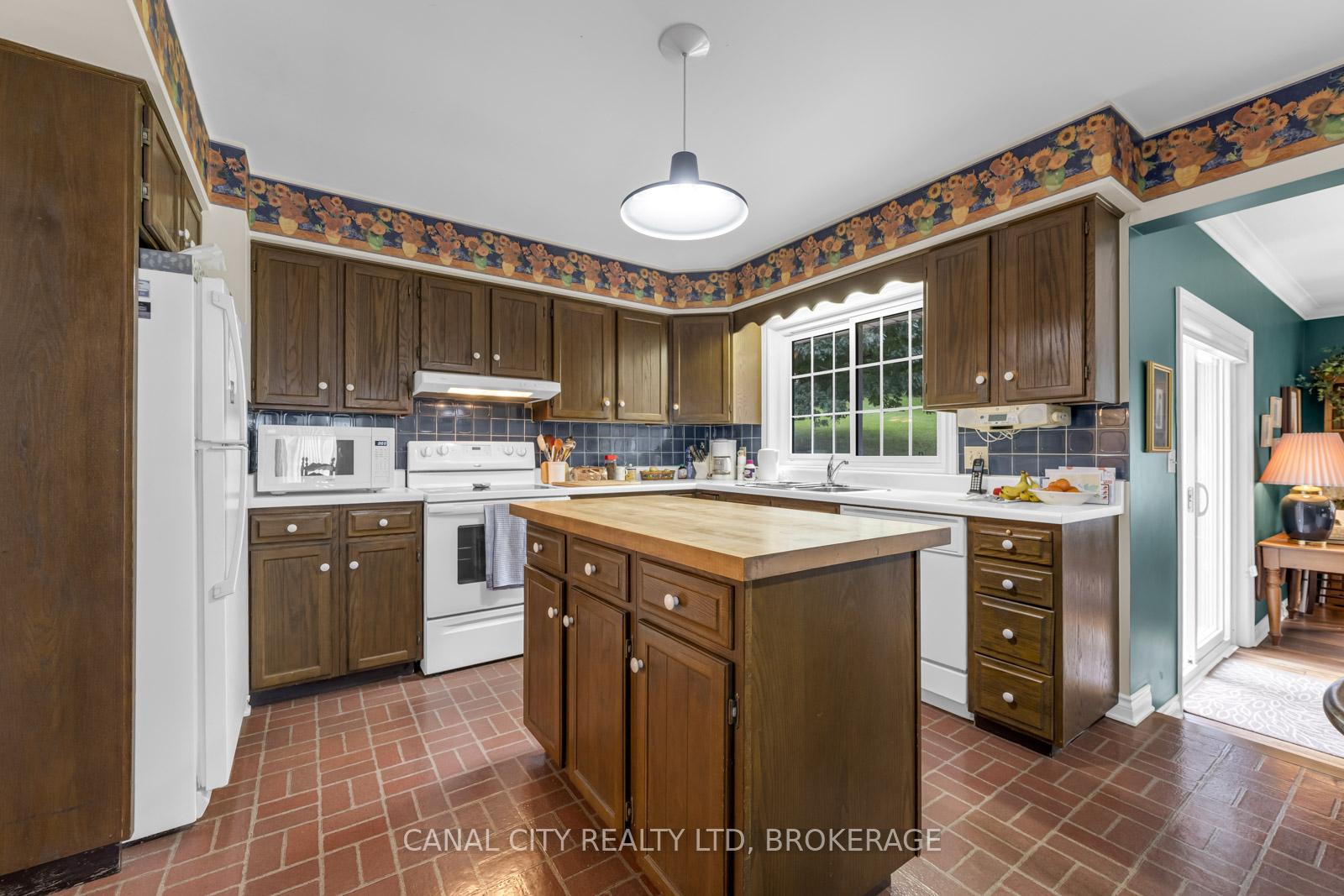Photo 4 of 63 Mountain Street, St. Catharines, Burleigh Hill — HOMEH