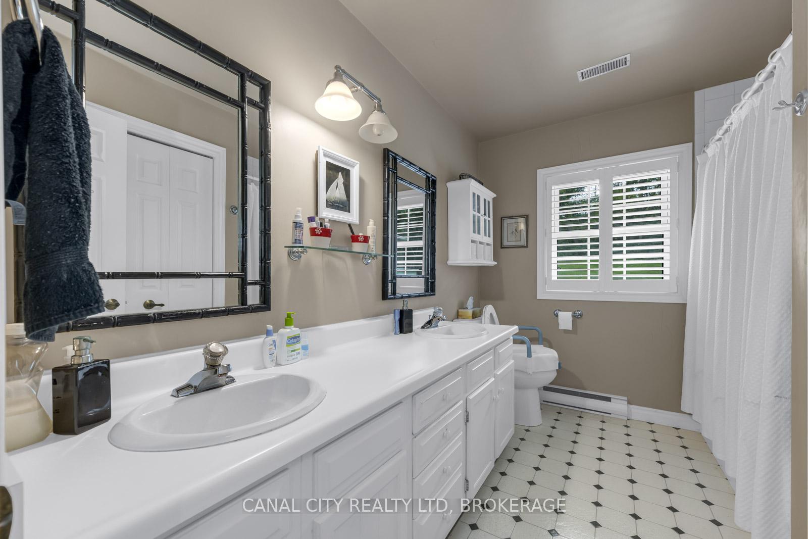 Photo 18 of 63 Mountain Street, St. Catharines, Burleigh Hill — HOMEH