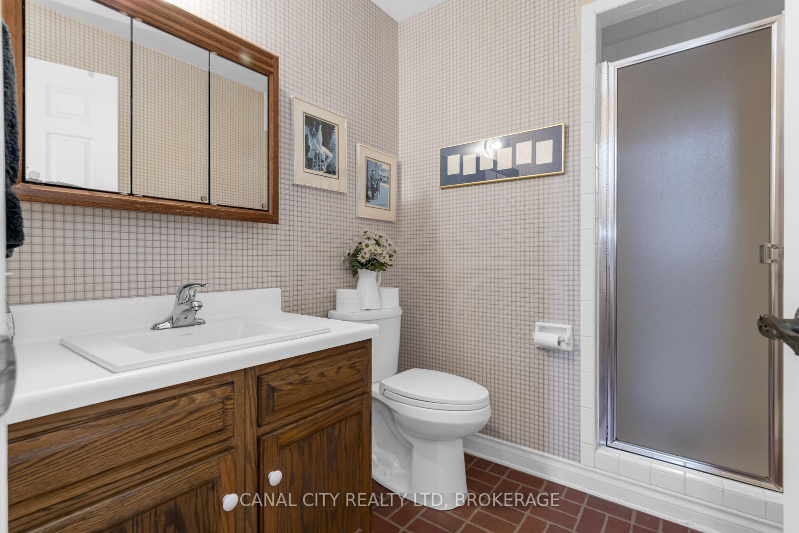 Photo 22 of 63 Mountain Street, St. Catharines, Burleigh Hill — HOMEH