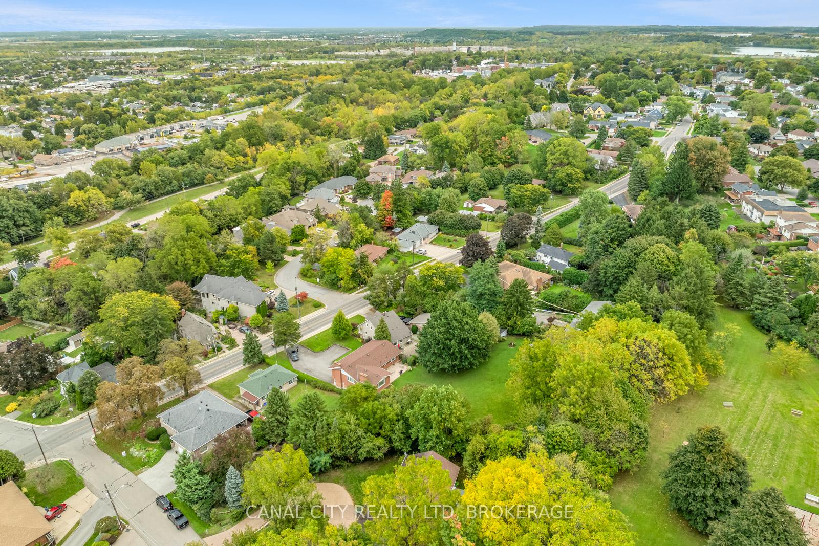 Photo 32 of 63 Mountain Street, St. Catharines, Burleigh Hill — HOMEH