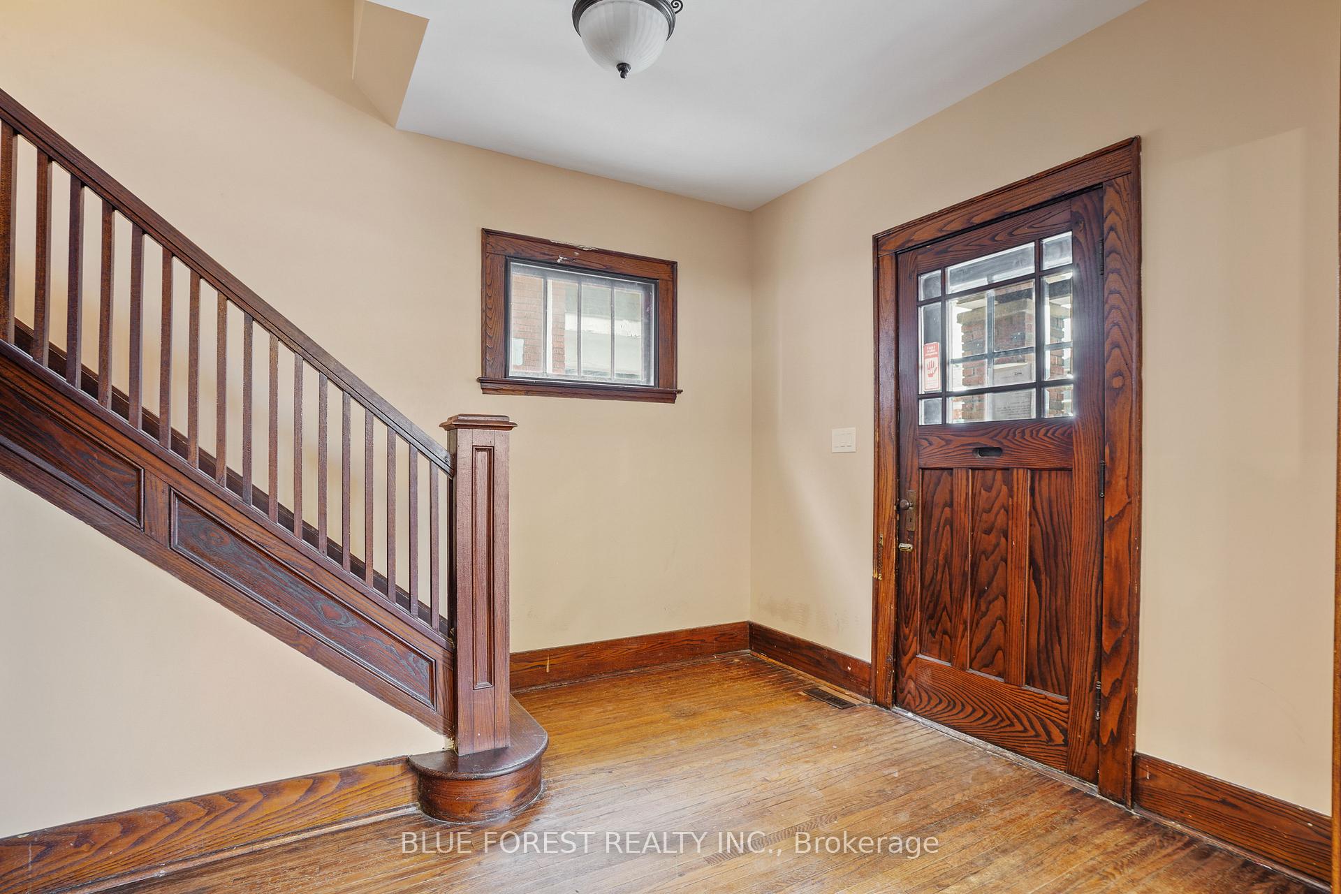 Photo 3 of 94 Wellington Street, St. Thomas — HOMEH