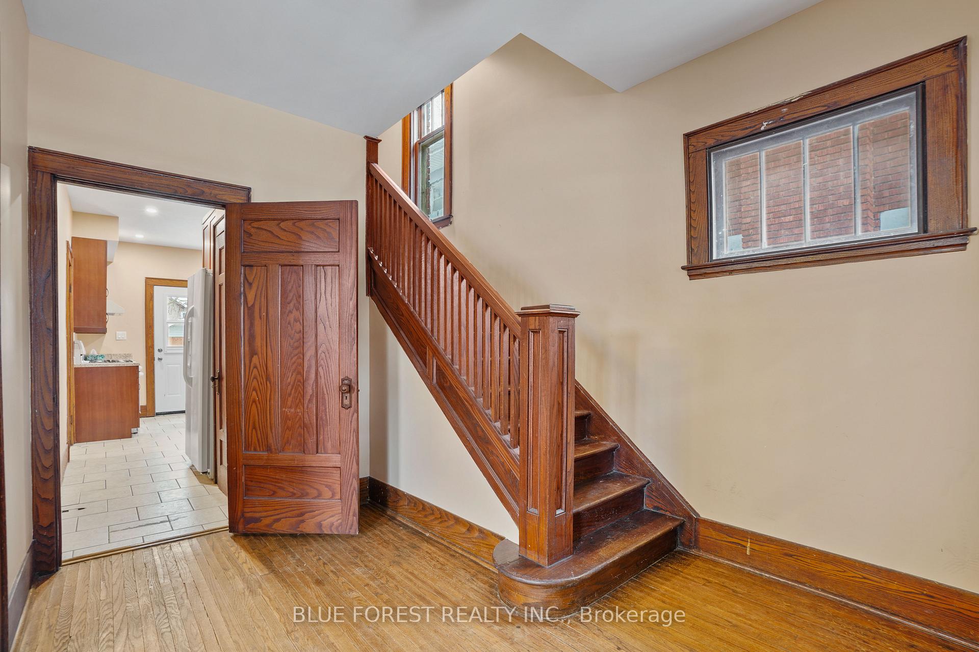 Photo 4 of 94 Wellington Street, St. Thomas — HOMEH