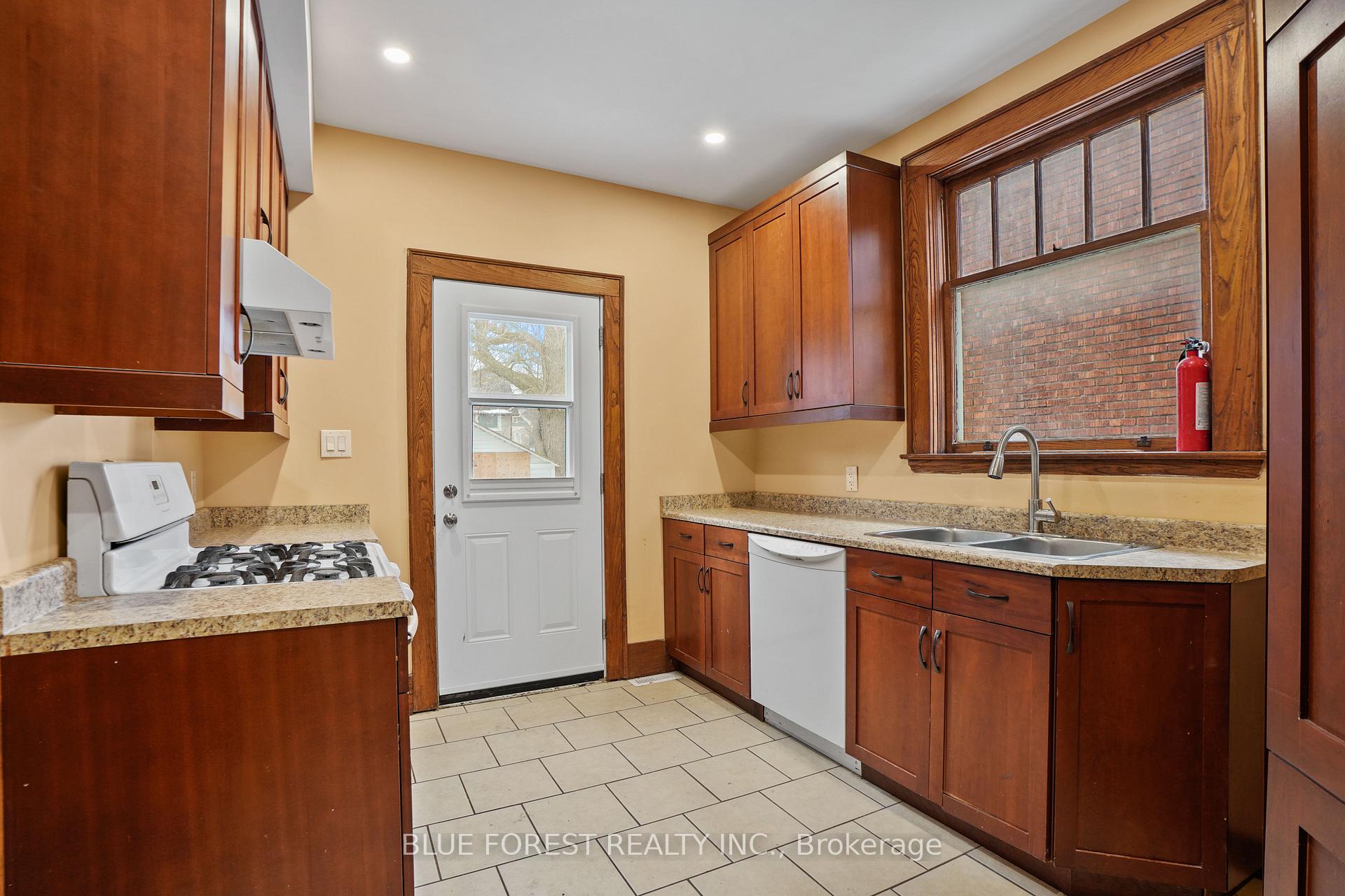 Photo 6 of 94 Wellington Street, St. Thomas — HOMEH