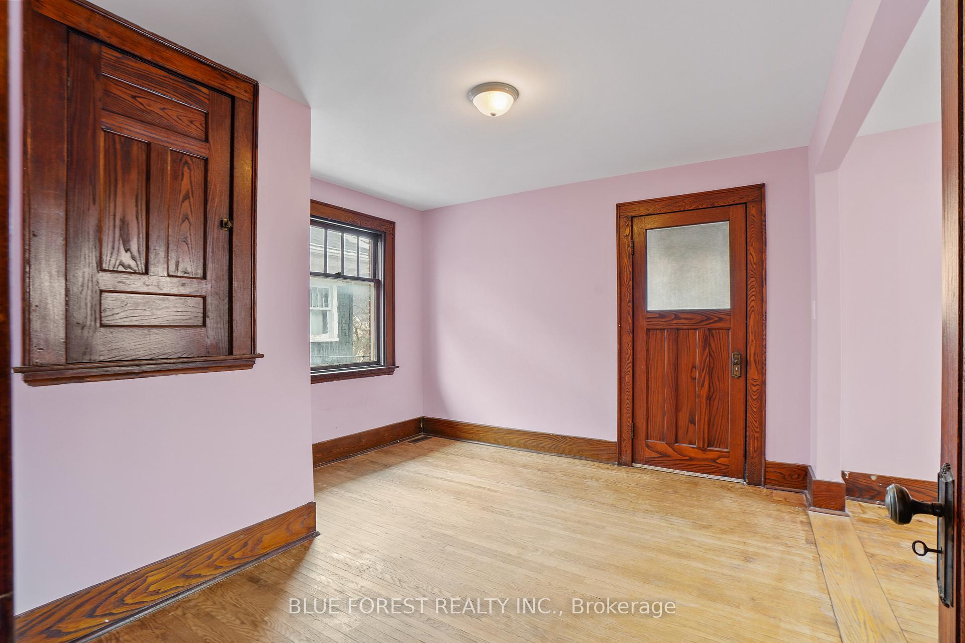 Photo 9 of 94 Wellington Street, St. Thomas — HOMEH