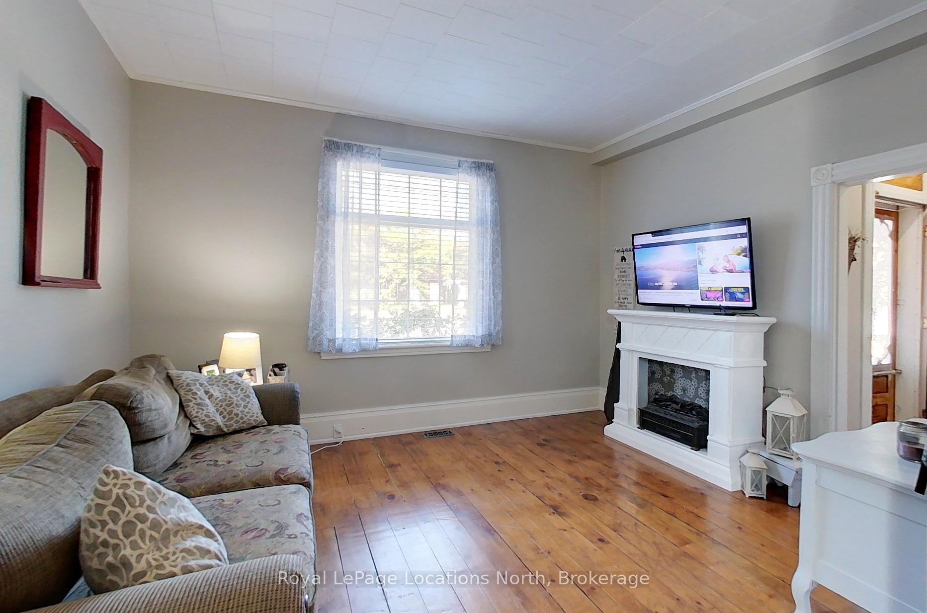 Photo 2 of 523 Hurontario Street, Collingwood — HOMEH
