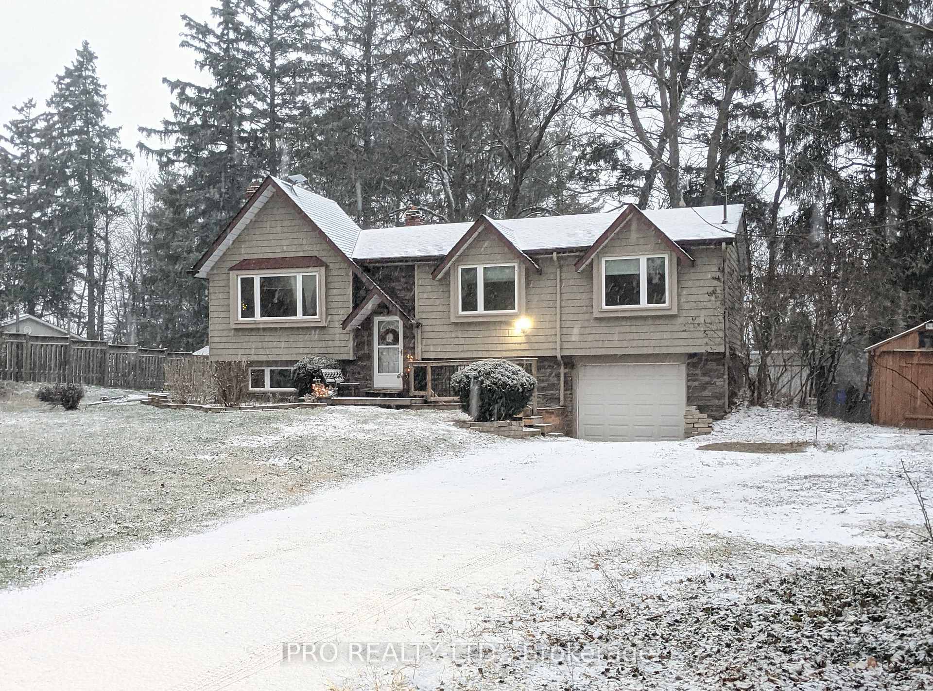 Photo 3 of 2607 Norman Road, Hamilton, Rural Flamborough — HOMEH