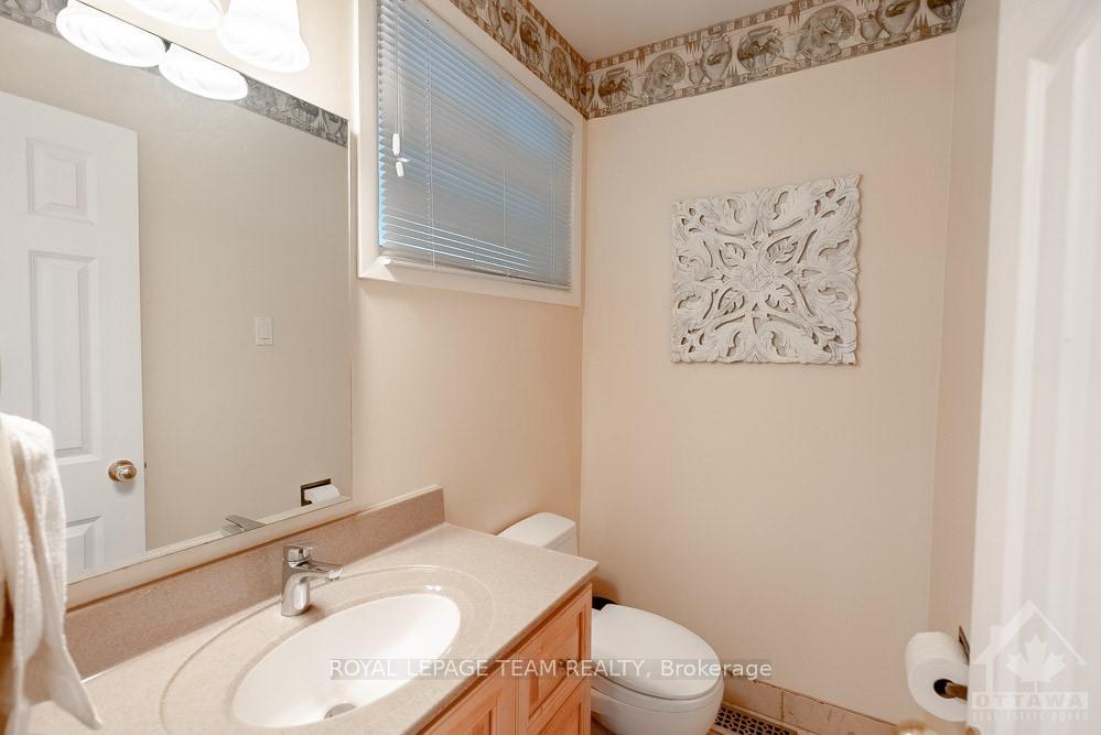 Photo 11 of 73 Aero Drive, Ottawa, Lakeview Park — HOMEH
