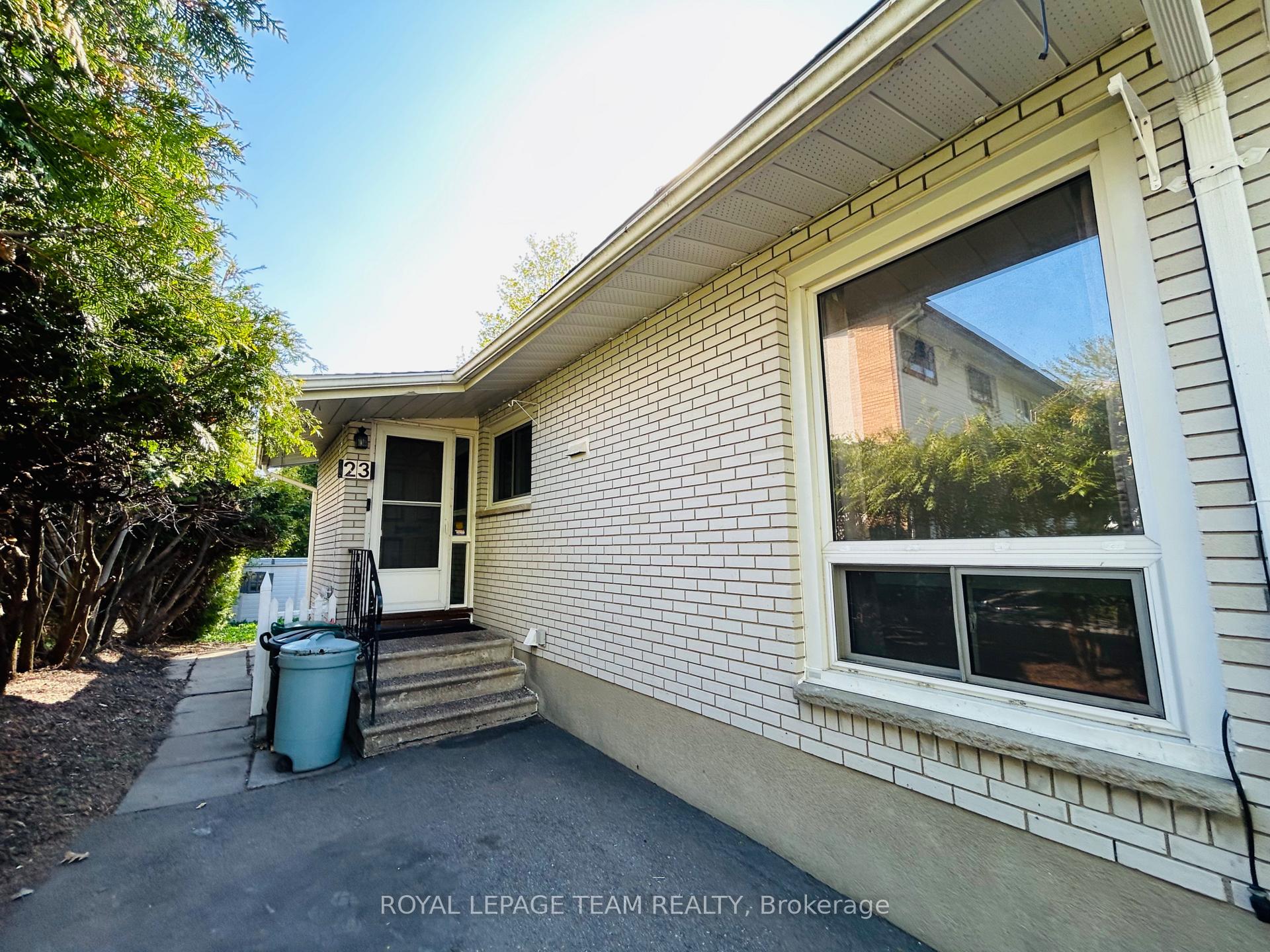 Photo 3 of 23 Southview Crescent, Ottawa, Borden Farm/Stewart Farm/Carleton Heights/Parkwood Hills — HOMEH