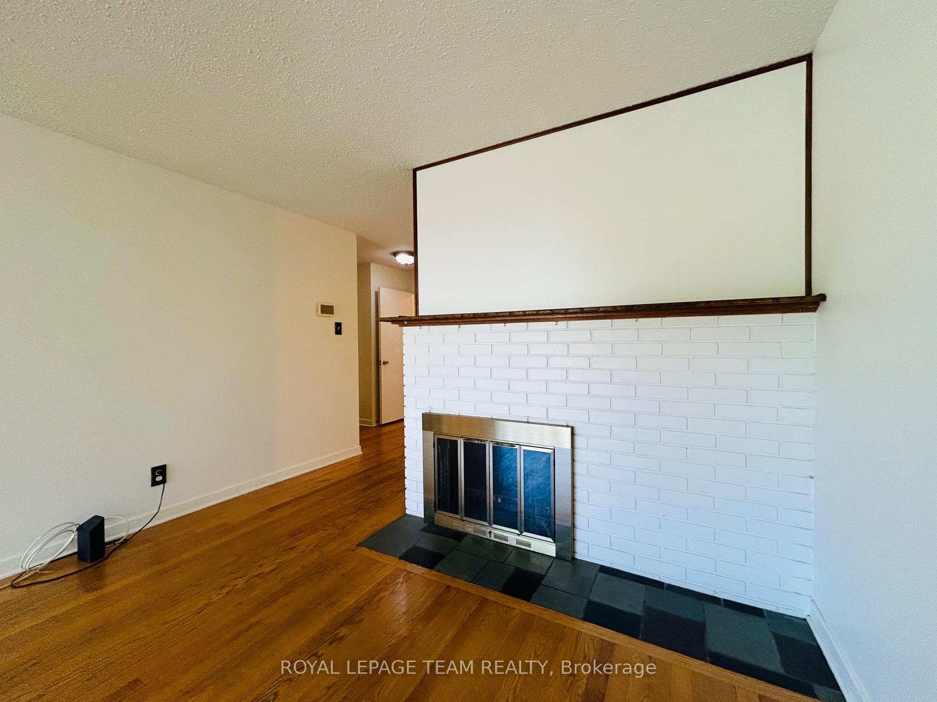 Photo 8 of 23 Southview Crescent, Ottawa, Borden Farm/Stewart Farm/Carleton Heights/Parkwood Hills — HOMEH
