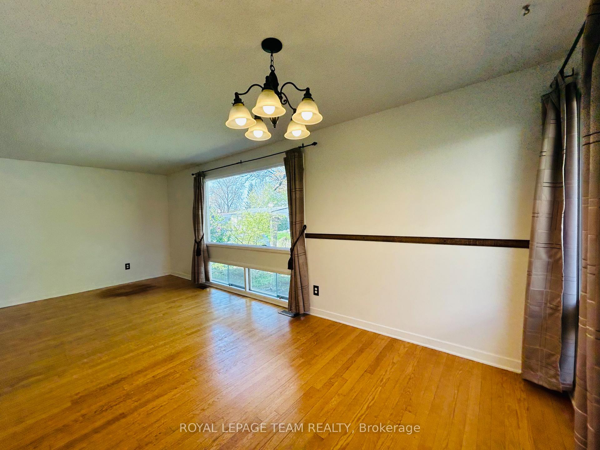 Photo 11 of 23 Southview Crescent, Ottawa, Borden Farm/Stewart Farm/Carleton Heights/Parkwood Hills — HOMEH