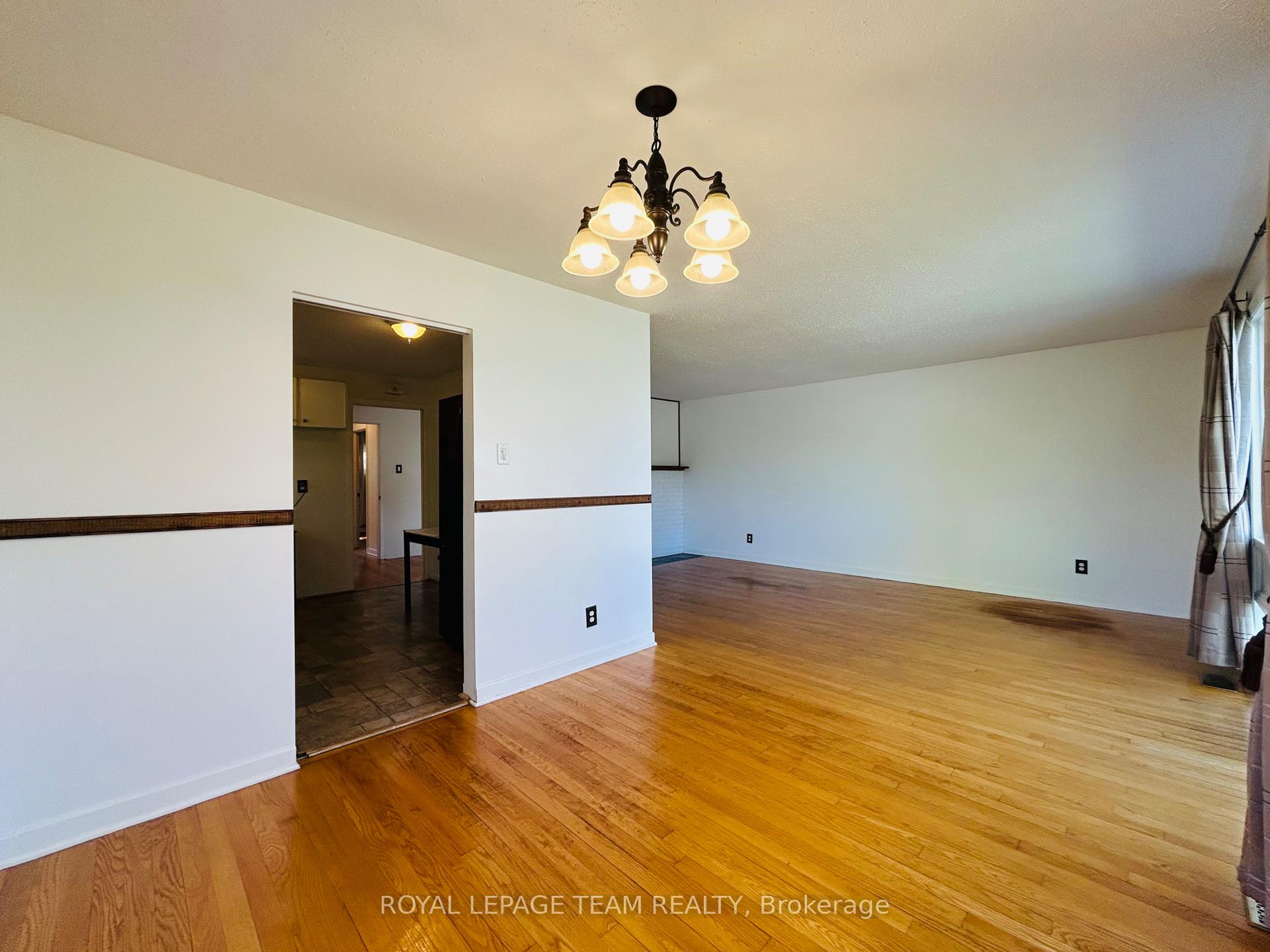 Photo 10 of 23 Southview Crescent, Ottawa, Borden Farm/Stewart Farm/Carleton Heights/Parkwood Hills — HOMEH
