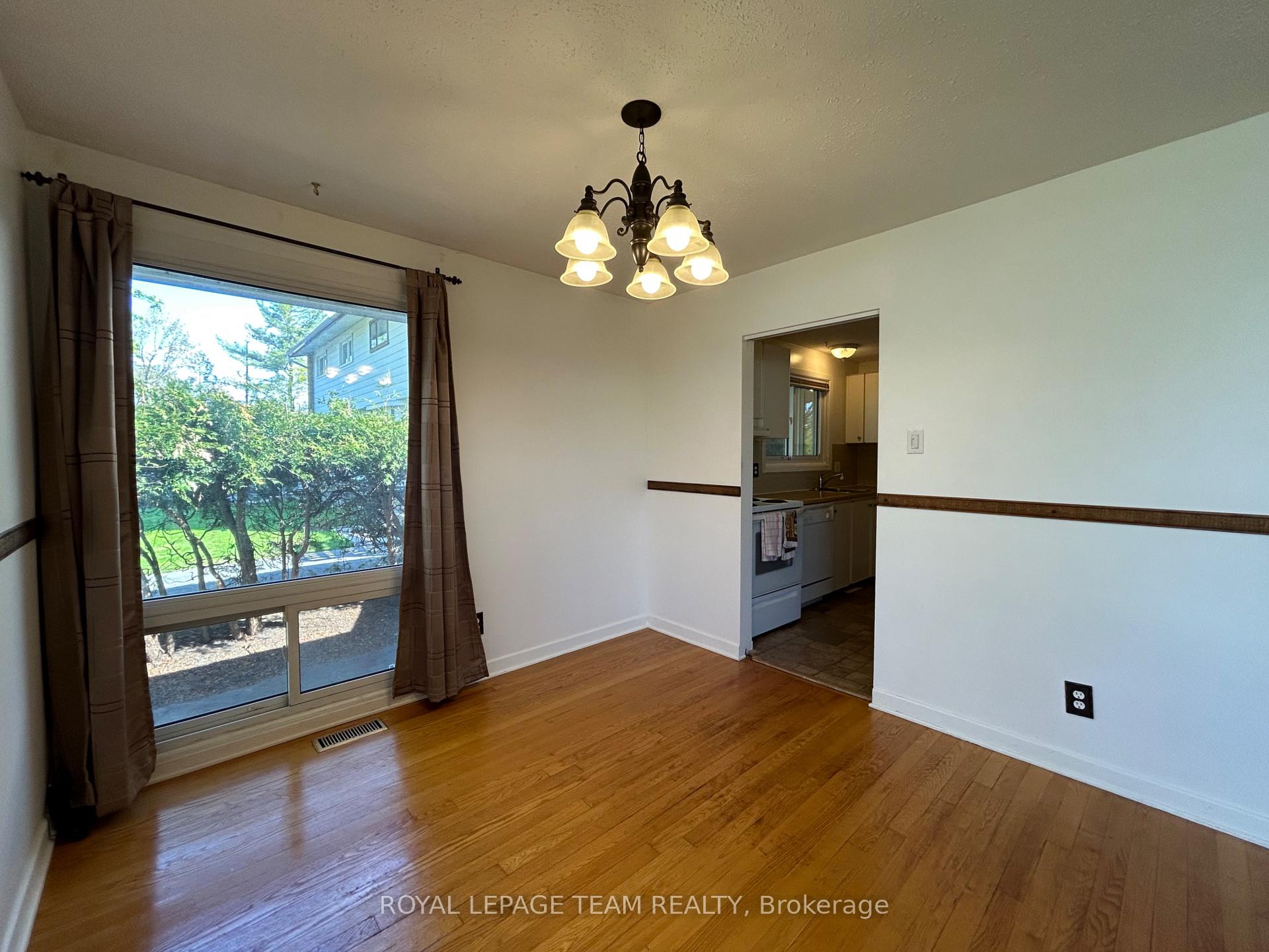 Photo 14 of 23 Southview Crescent, Ottawa, Borden Farm/Stewart Farm/Carleton Heights/Parkwood Hills — HOMEH