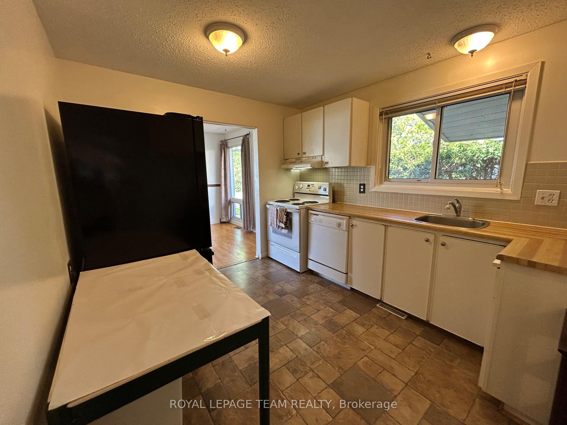 Photo 13 of 23 Southview Crescent, Ottawa, Borden Farm/Stewart Farm/Carleton Heights/Parkwood Hills — HOMEH
