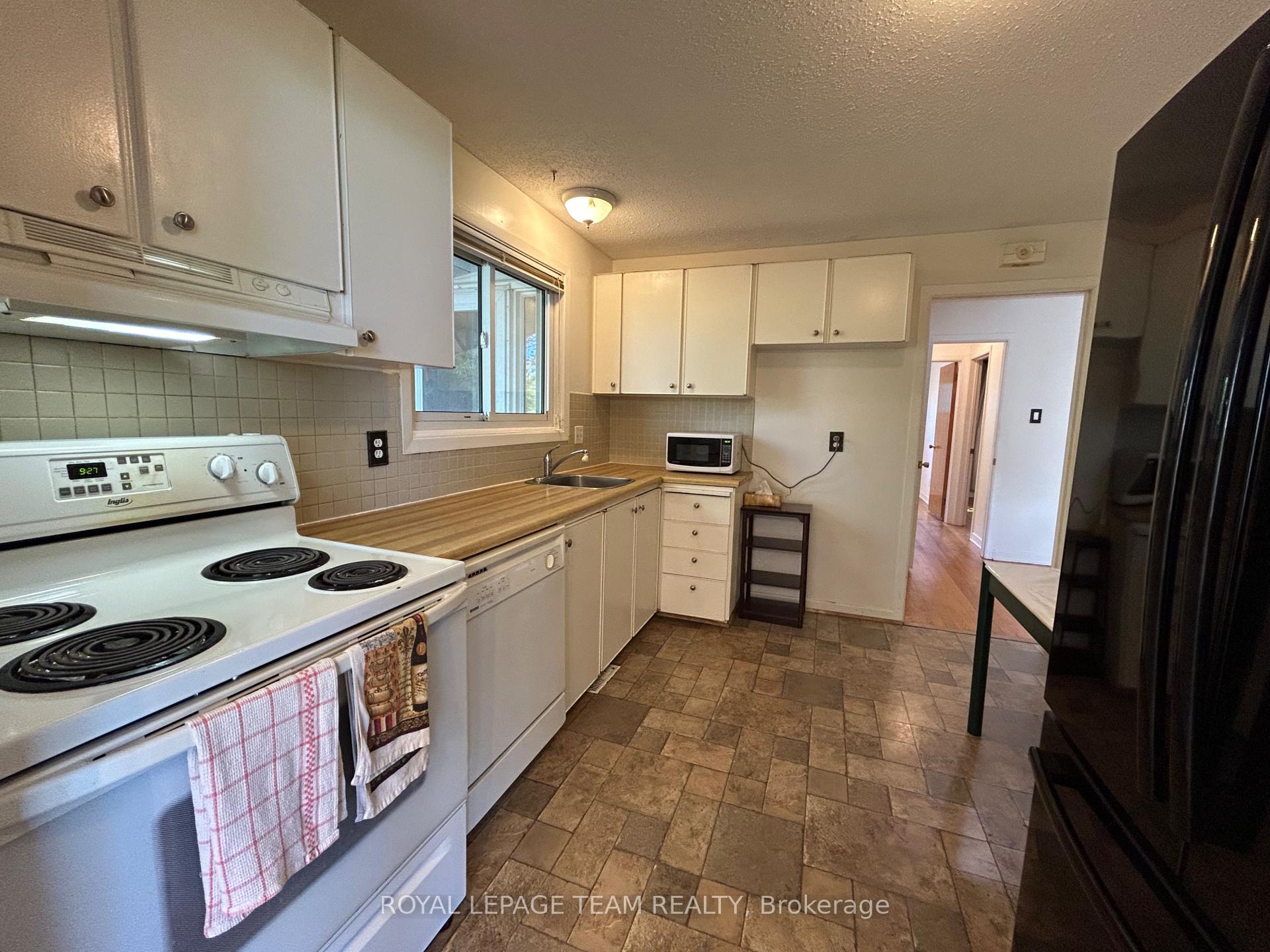 Photo 18 of 23 Southview Crescent, Ottawa, Borden Farm/Stewart Farm/Carleton Heights/Parkwood Hills — HOMEH