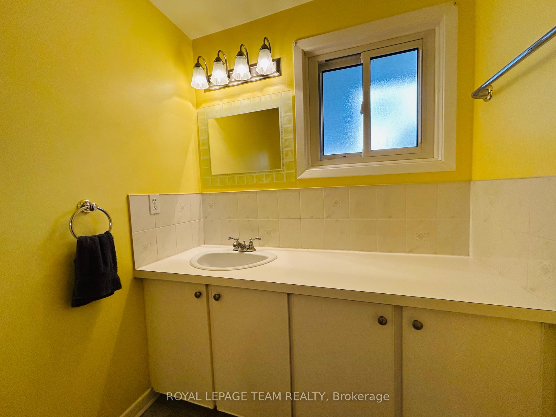 Photo 21 of 23 Southview Crescent, Ottawa, Borden Farm/Stewart Farm/Carleton Heights/Parkwood Hills — HOMEH