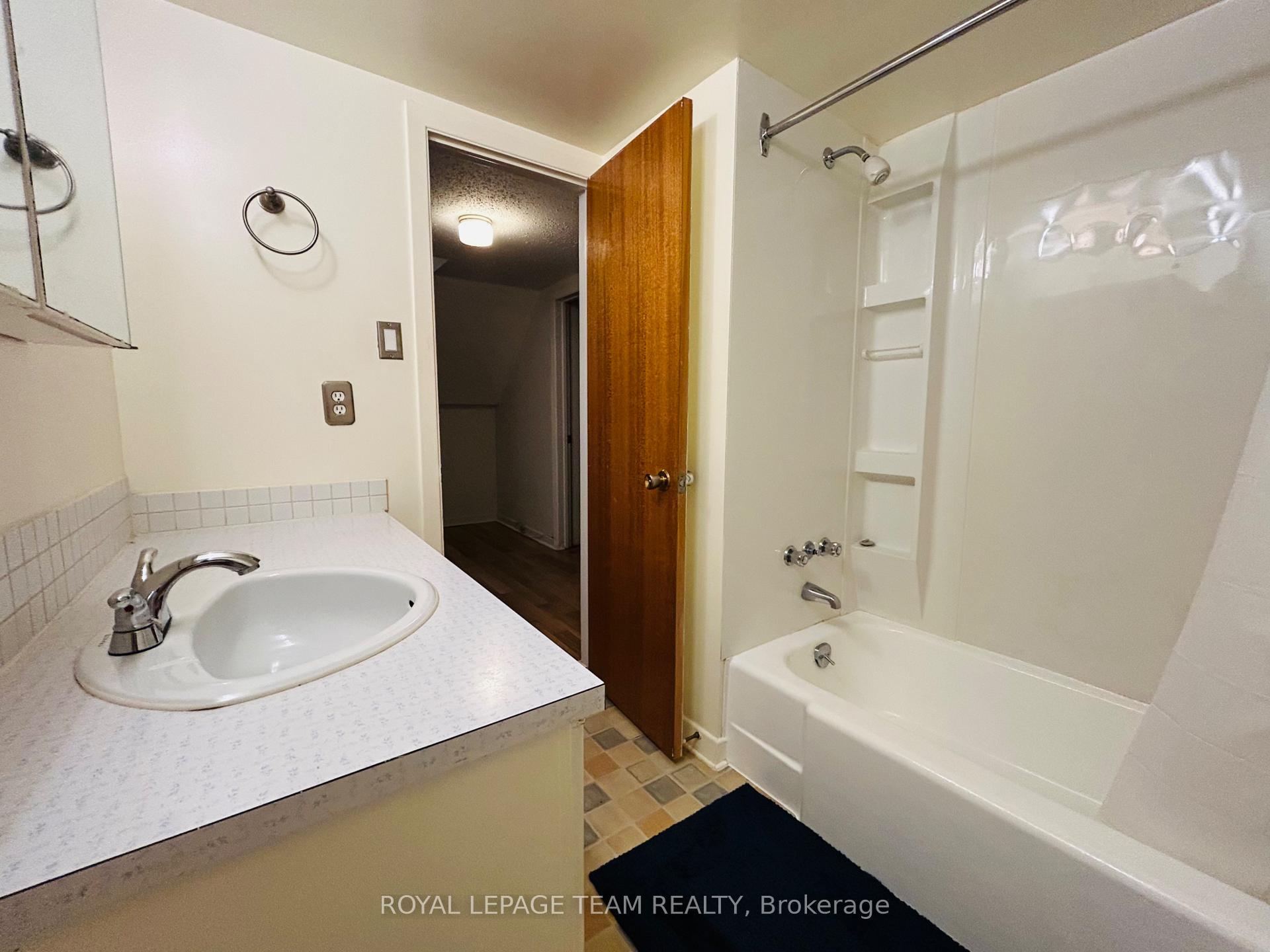 Photo 26 of 23 Southview Crescent, Ottawa, Borden Farm/Stewart Farm/Carleton Heights/Parkwood Hills — HOMEH