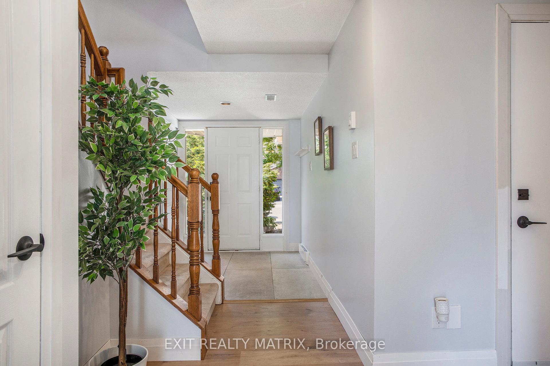 Photo 4 of 23 Weybridge Drive, Ottawa, Barrhaven - Cedargrove/Fraserdale — HOMEH
