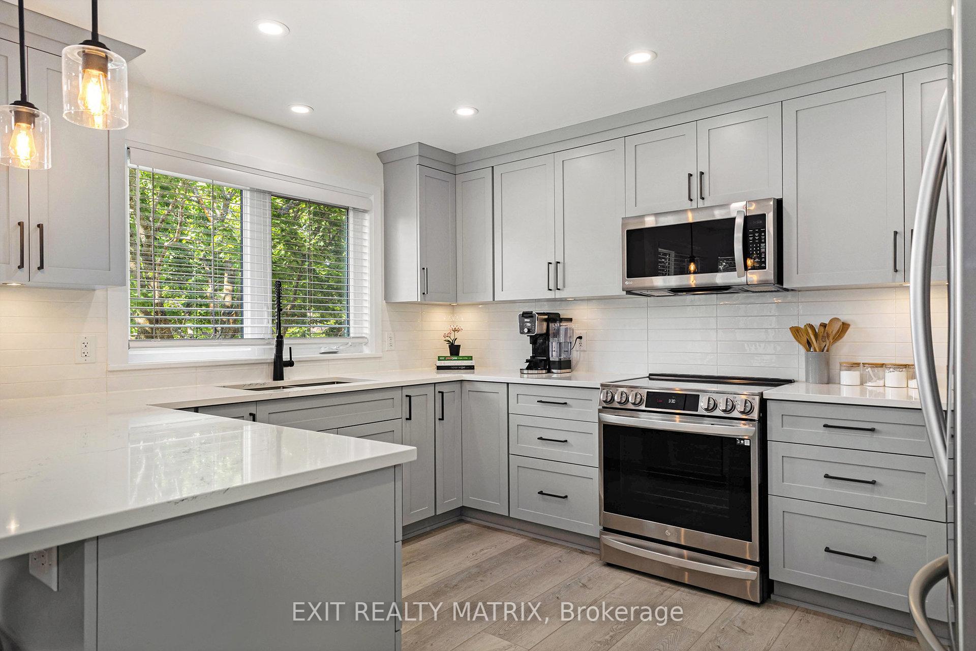 Photo 18 of 23 Weybridge Drive, Ottawa, Barrhaven - Cedargrove/Fraserdale — HOMEH